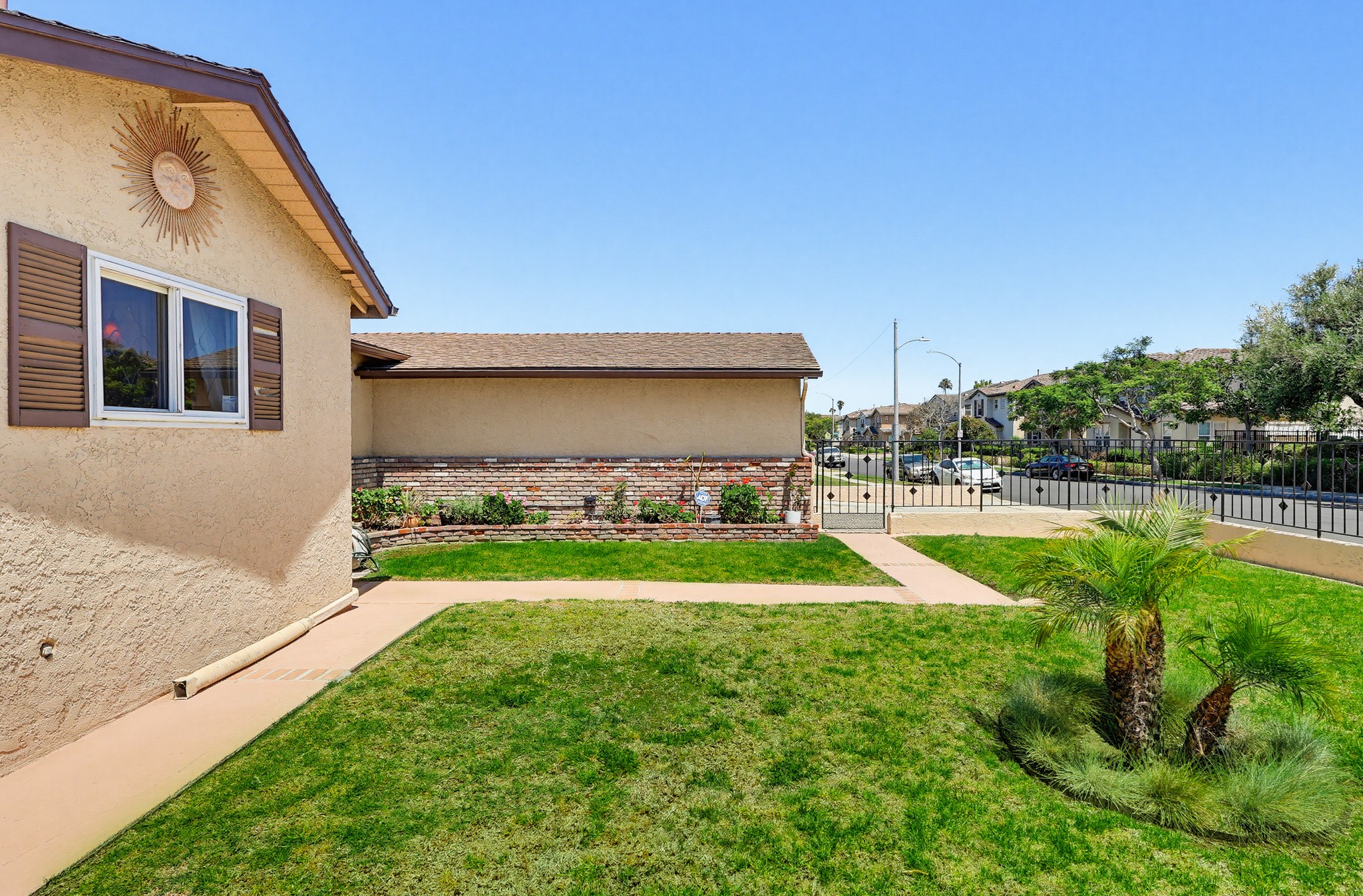 Virtual tour photo 8 of 66 for 555 W Shadwell St