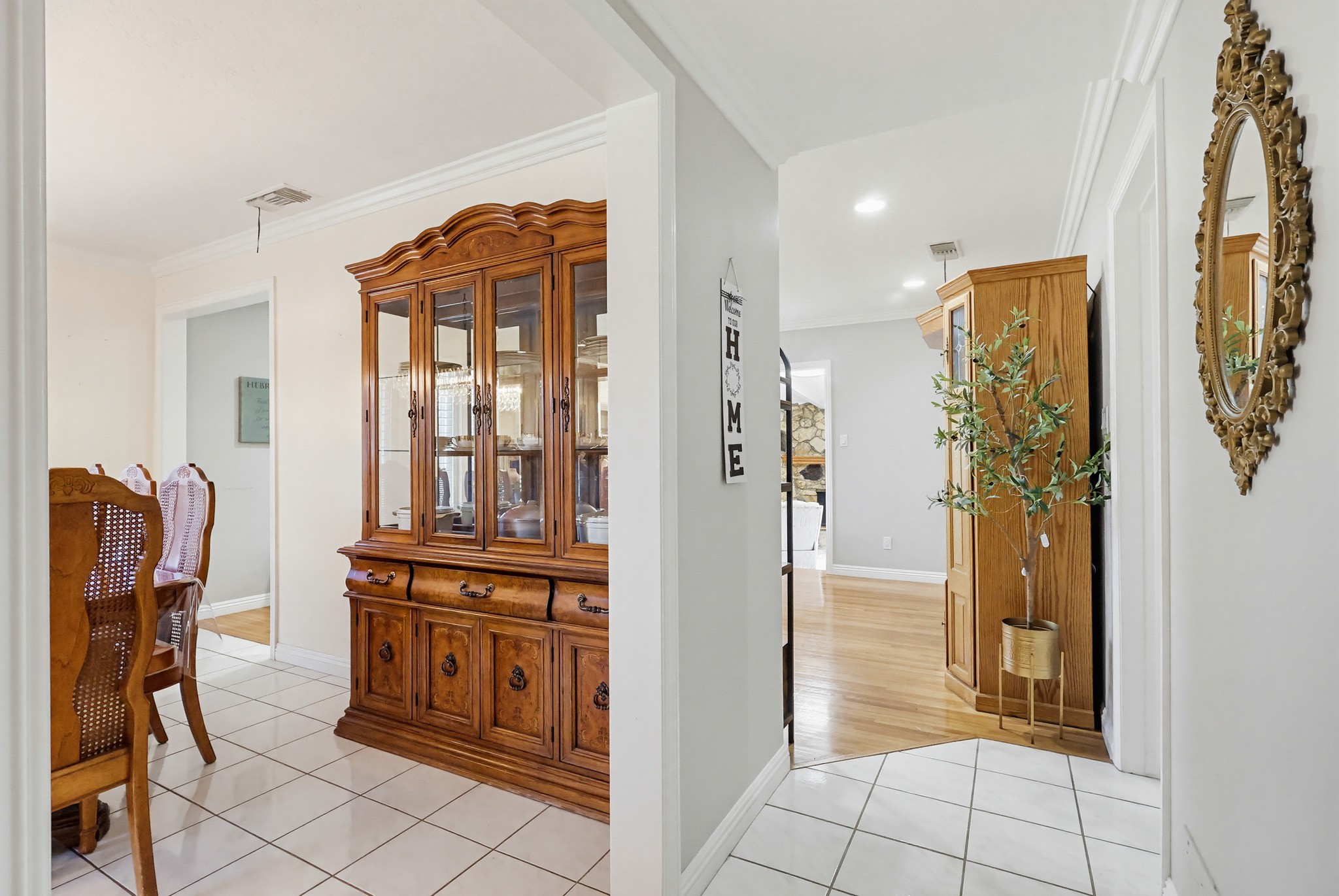 Virtual tour photo 9 of 66 for 555 W Shadwell St