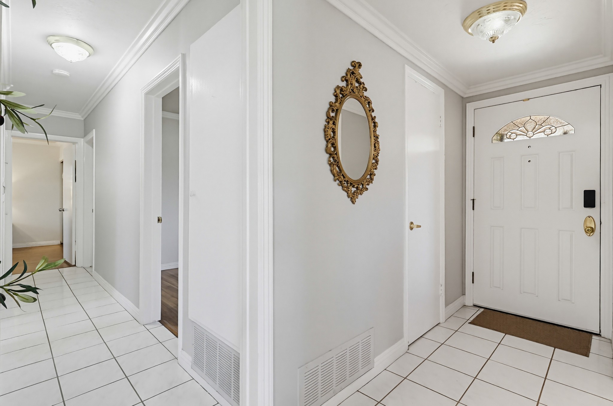 Virtual tour photo 10 of 66 for 555 W Shadwell St