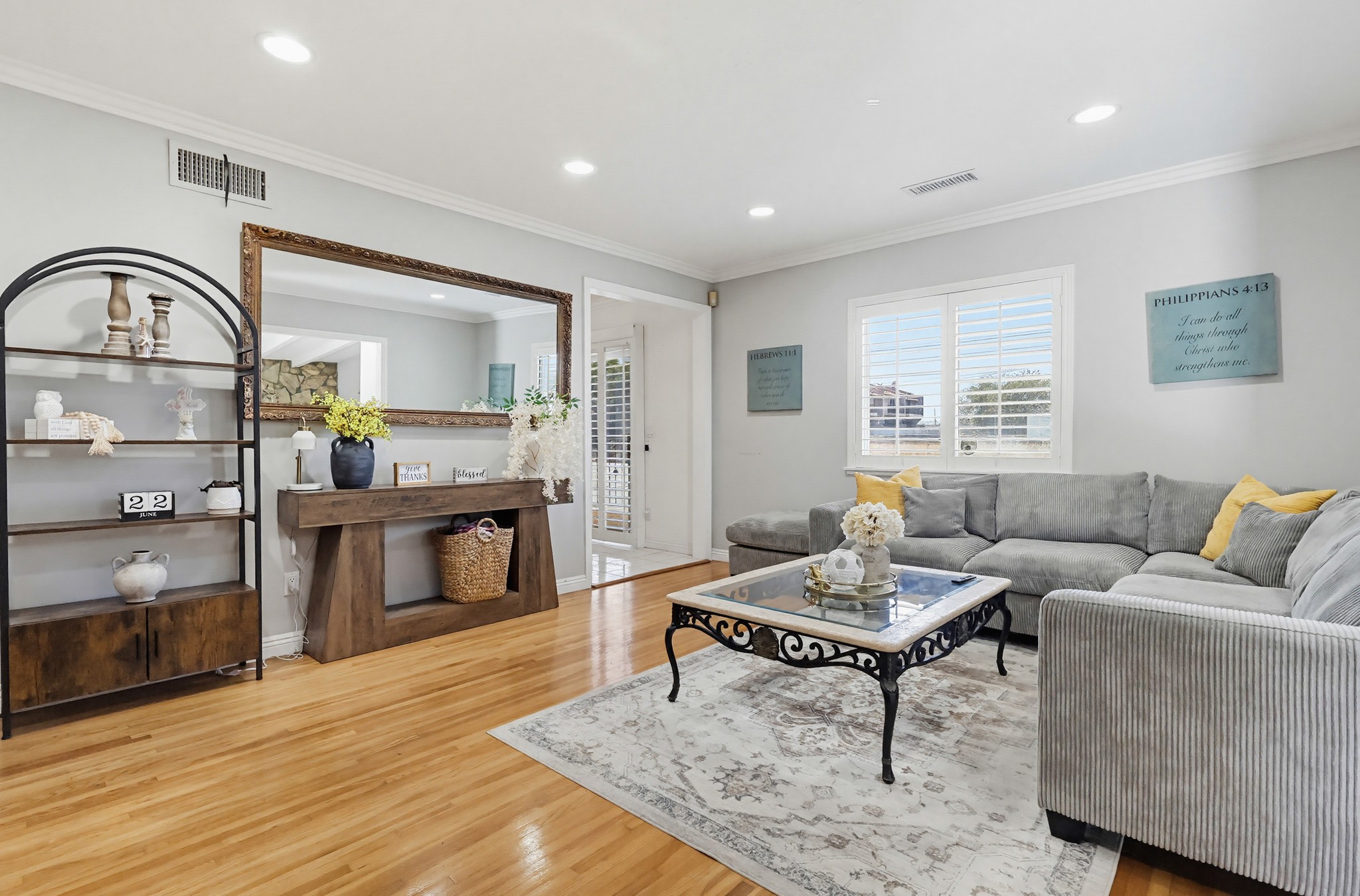 Virtual tour photo 11 of 66 for 555 W Shadwell St