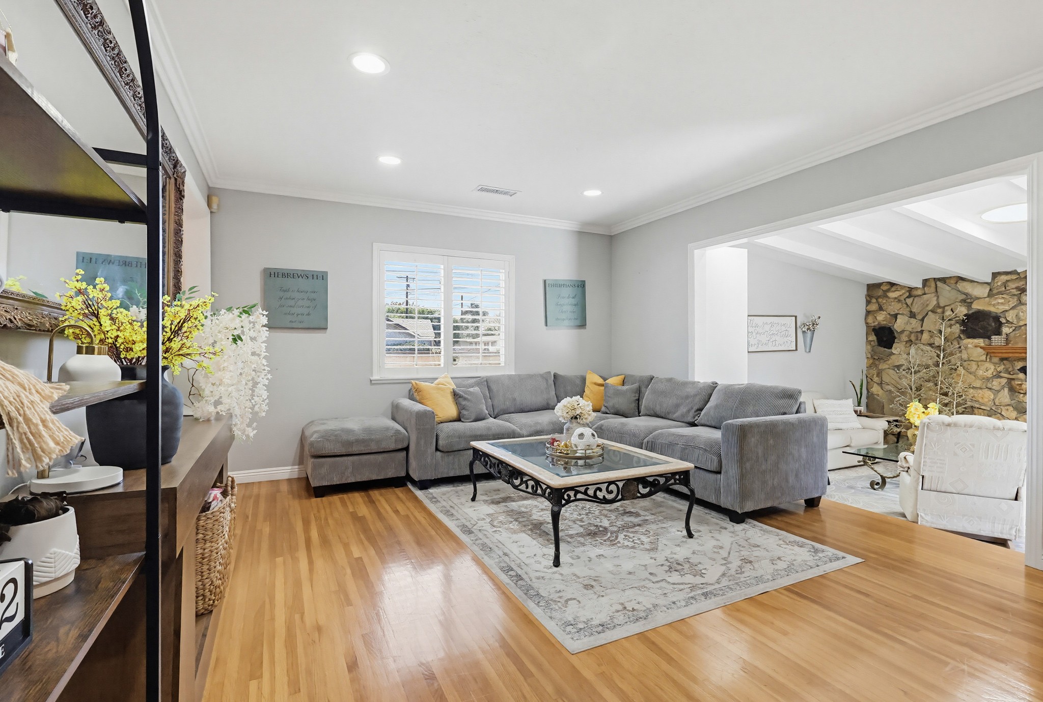 Virtual tour photo 12 of 66 for 555 W Shadwell St