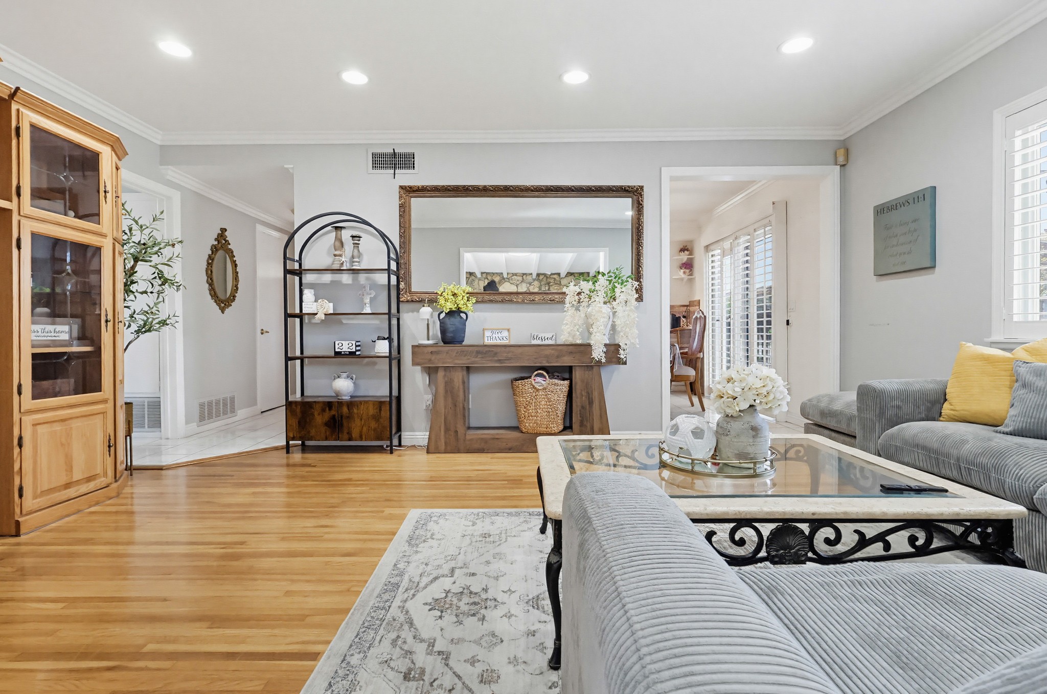Virtual tour photo 15 of 66 for 555 W Shadwell St