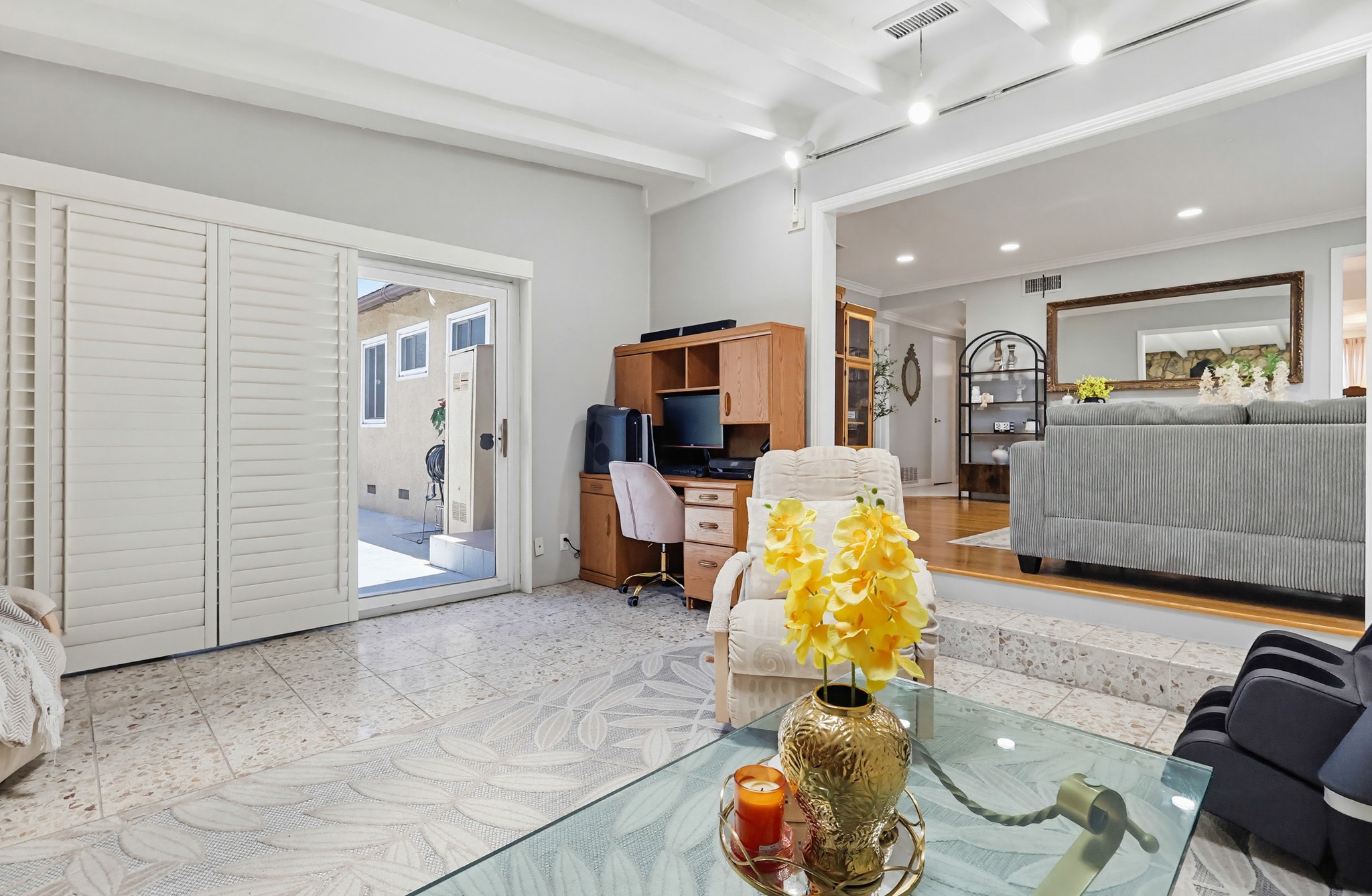 Virtual tour photo 19 of 66 for 555 W Shadwell St