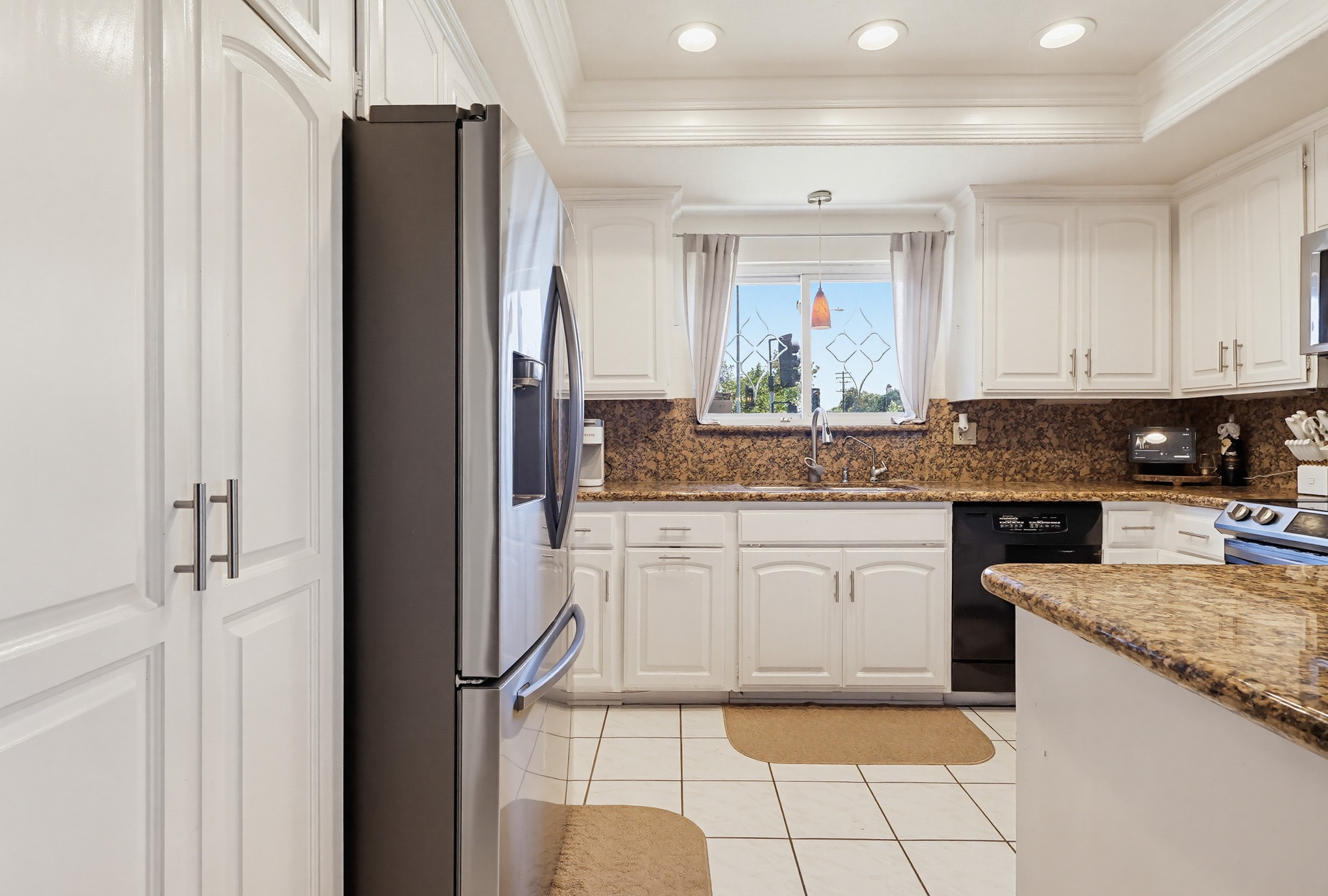 Virtual tour photo 30 of 66 for 555 W Shadwell St