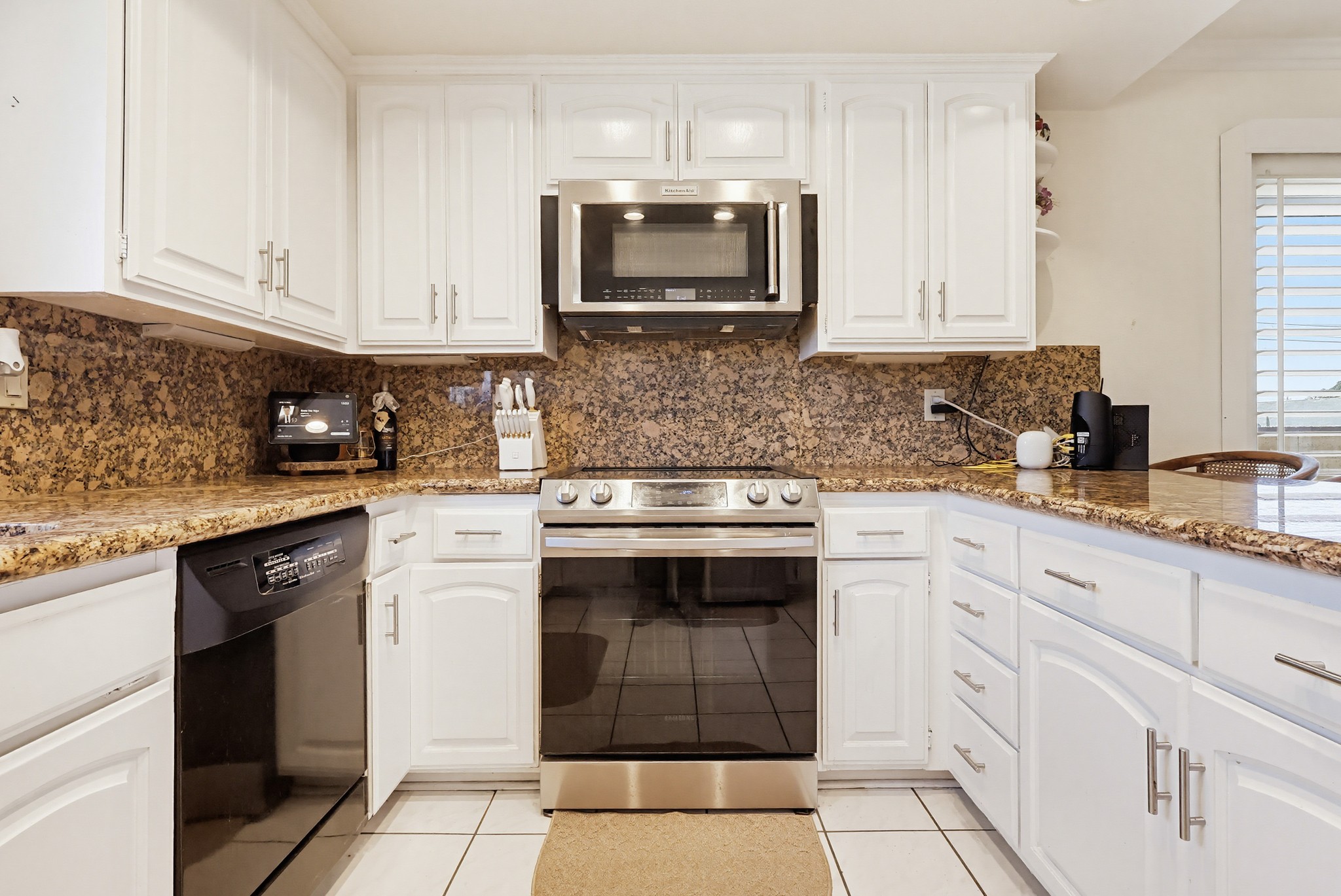 Virtual tour photo 32 of 66 for 555 W Shadwell St