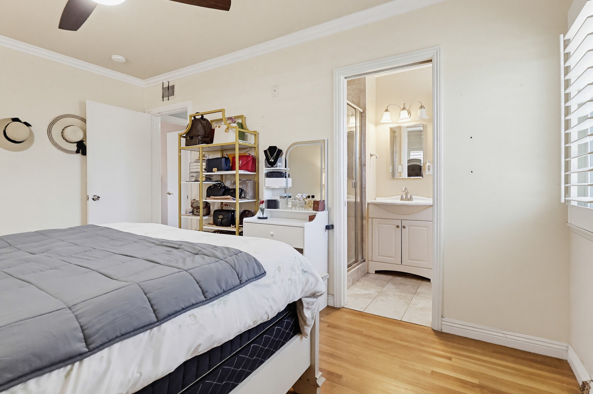 Virtual tour photo 48 of 66 for 555 W Shadwell St