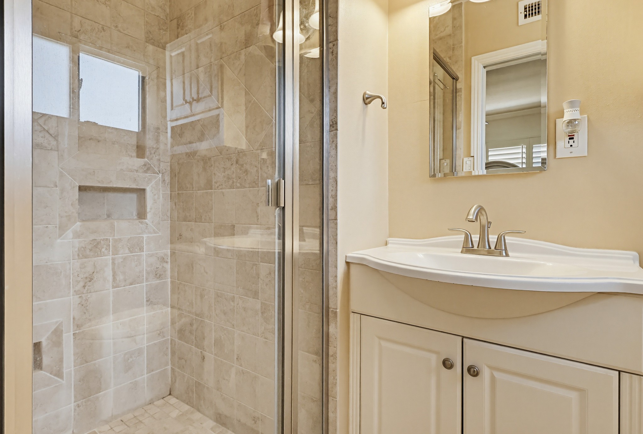 Virtual tour photo 51 of 66 for 555 W Shadwell St