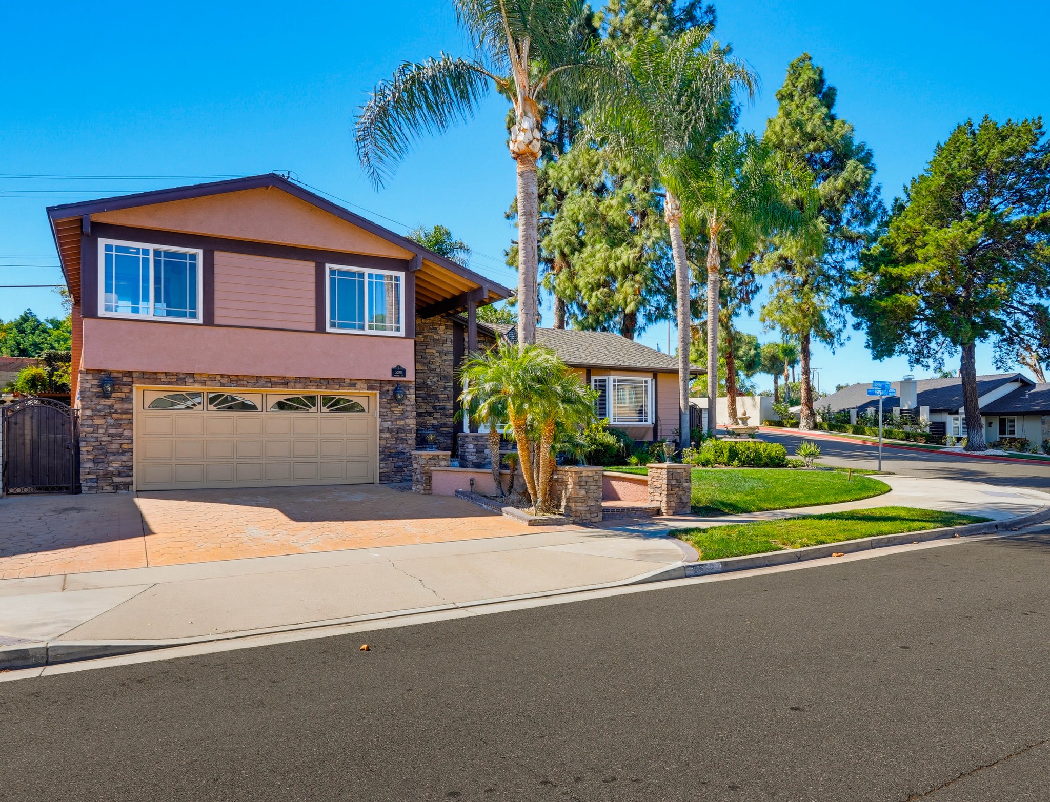 Virtual tour photo 3 of 72 for 5550 E Edgemar Ave
