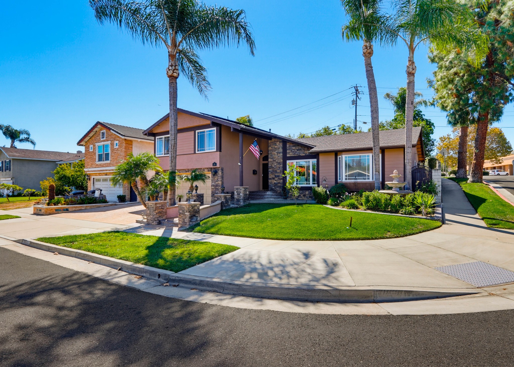 Virtual tour photo 4 of 72 for 5550 E Edgemar Ave