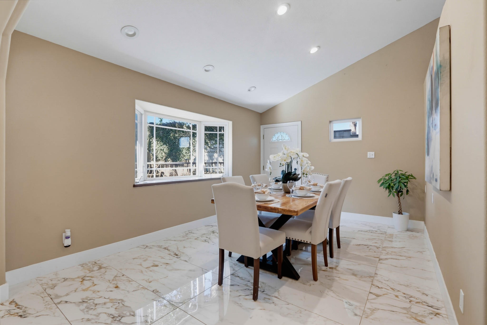 Virtual tour photo 15 of 72 for 5550 E Edgemar Ave
