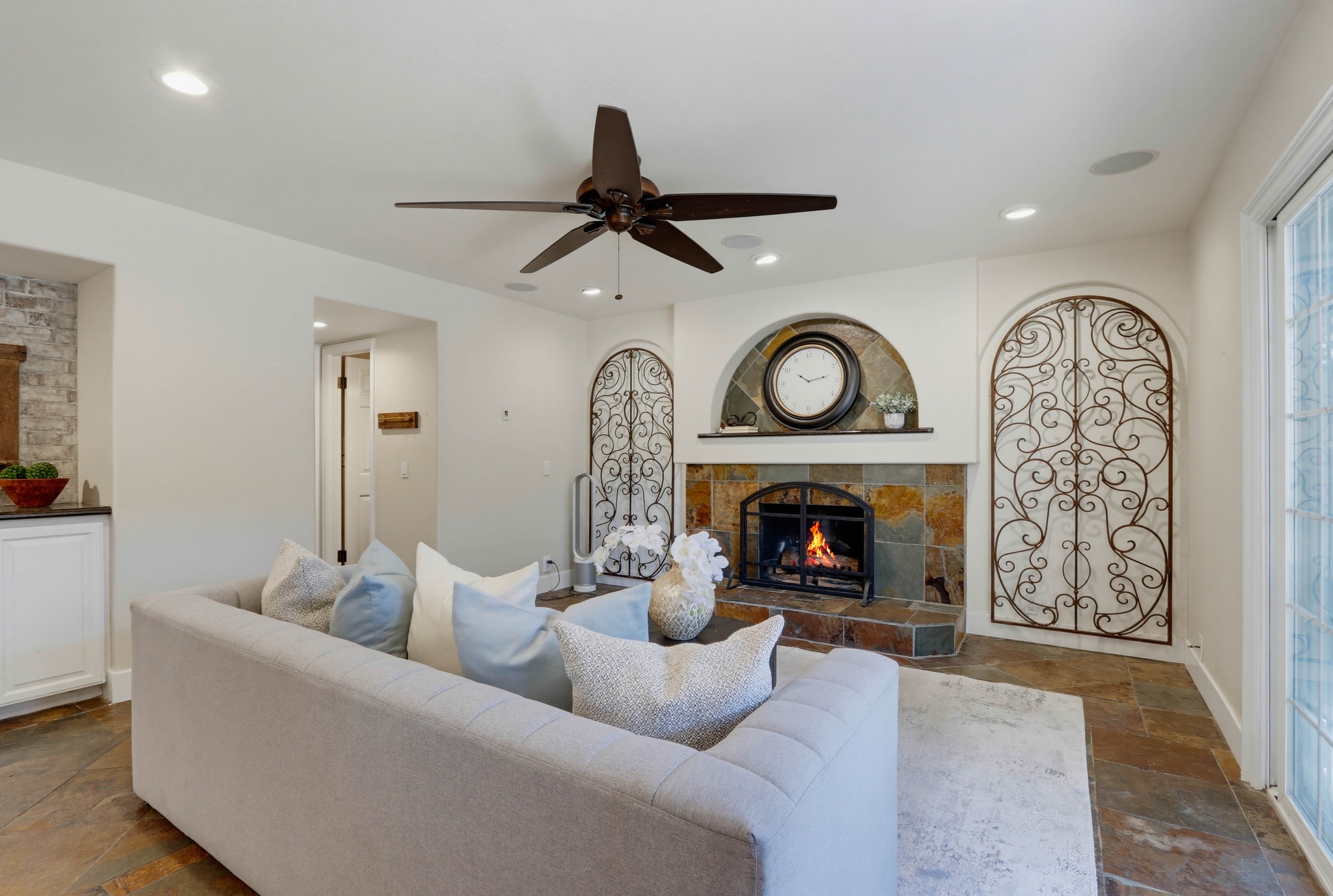Virtual tour photo 26 of 72 for 5550 E Edgemar Ave