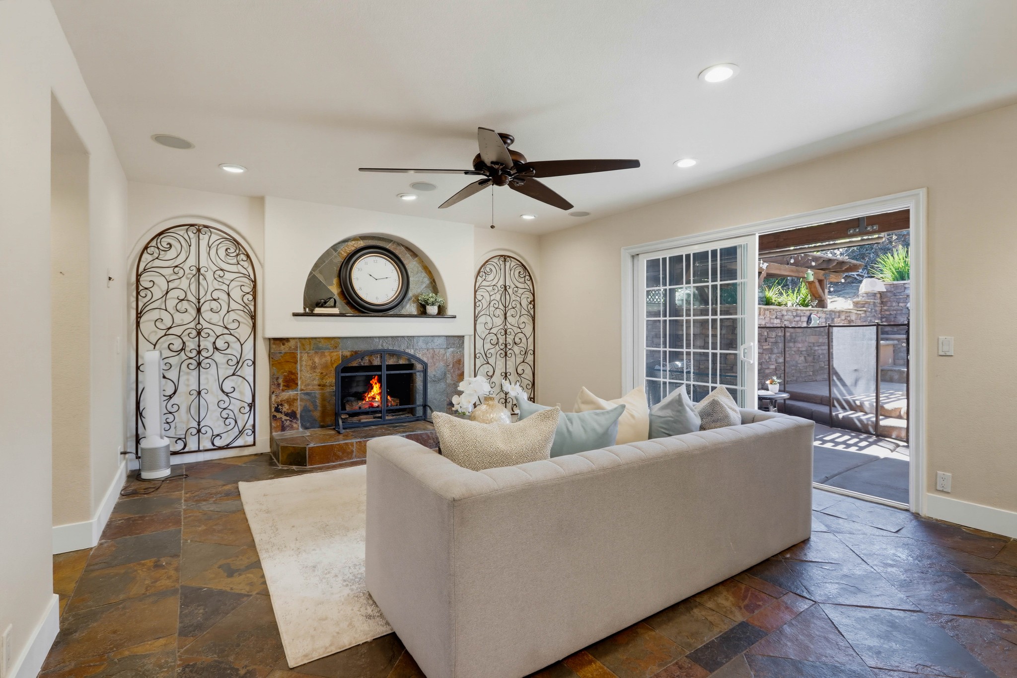 Virtual tour photo 27 of 72 for 5550 E Edgemar Ave
