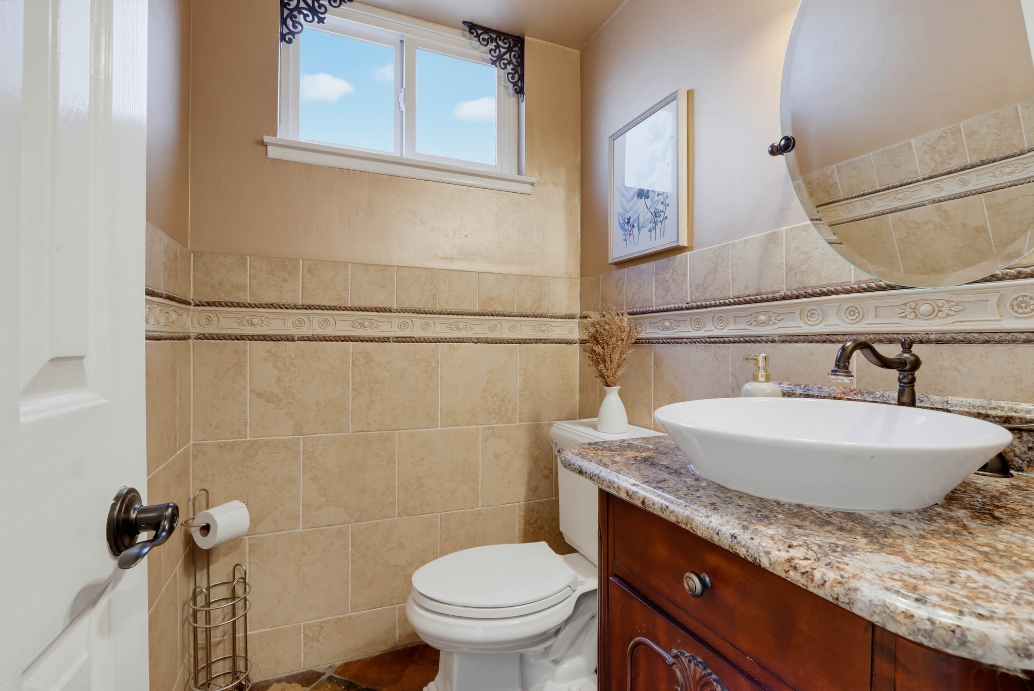 Virtual tour photo 31 of 72 for 5550 E Edgemar Ave