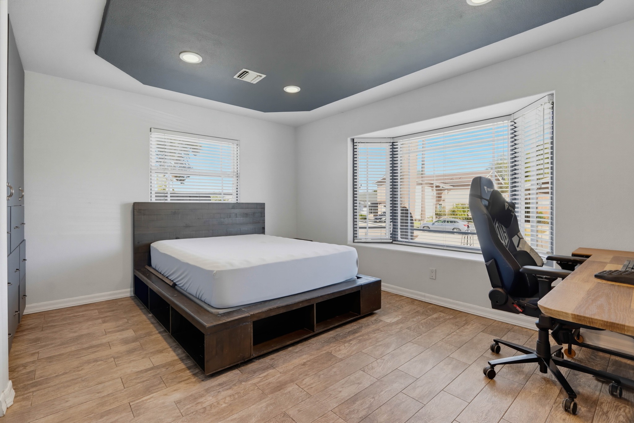 Virtual tour photo 33 of 72 for 5550 E Edgemar Ave