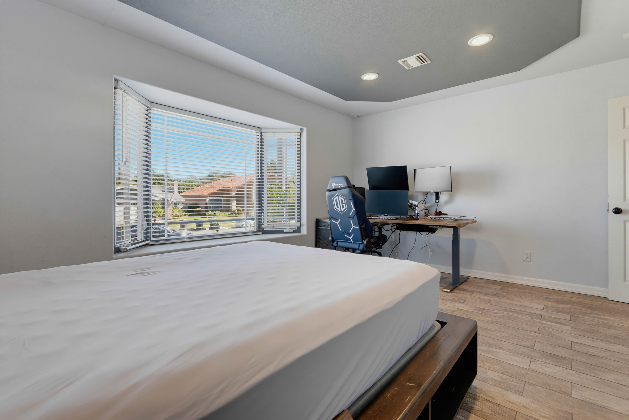 Virtual tour photo 34 of 72 for 5550 E Edgemar Ave
