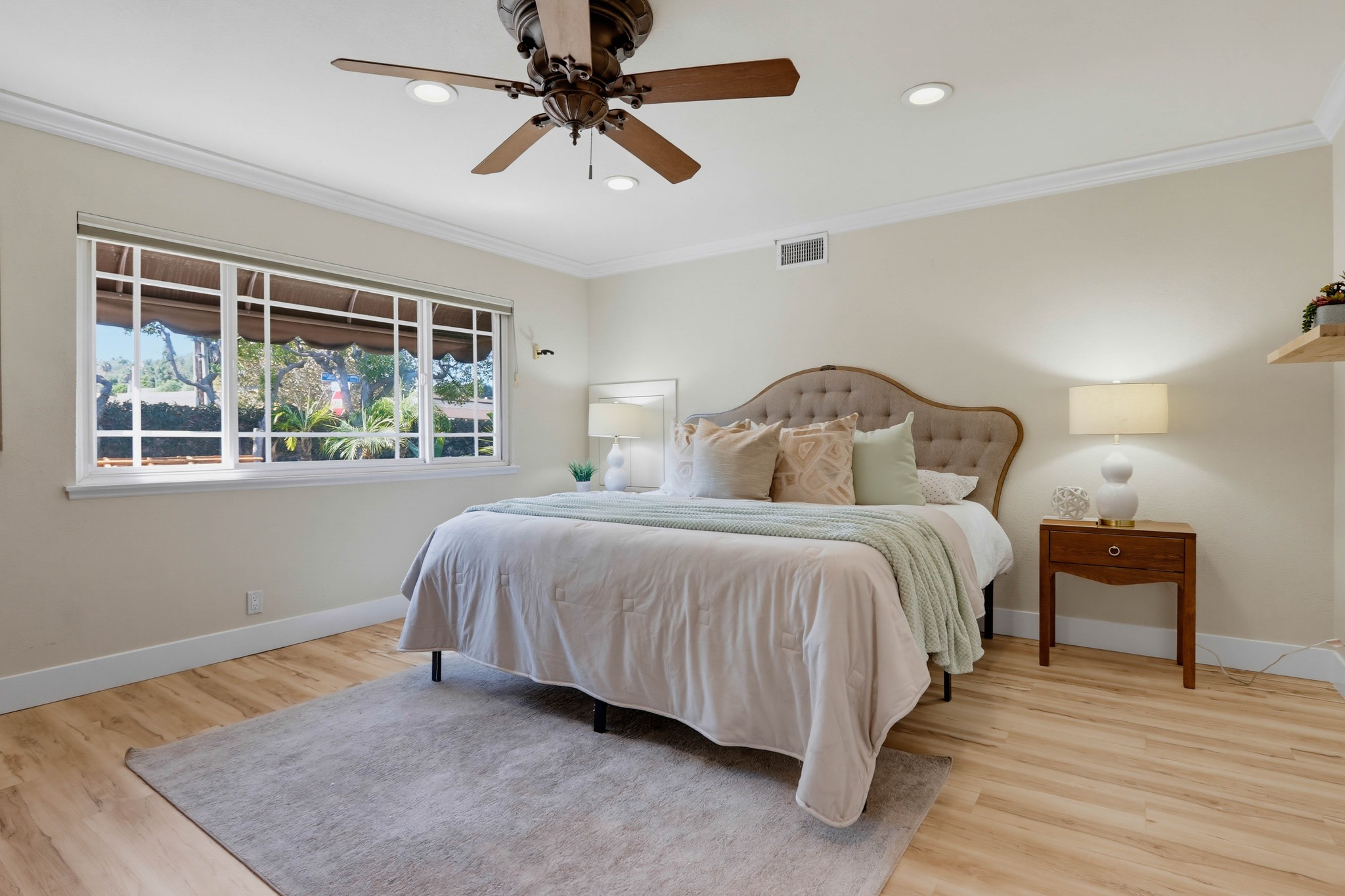 Virtual tour photo 41 of 72 for 5550 E Edgemar Ave