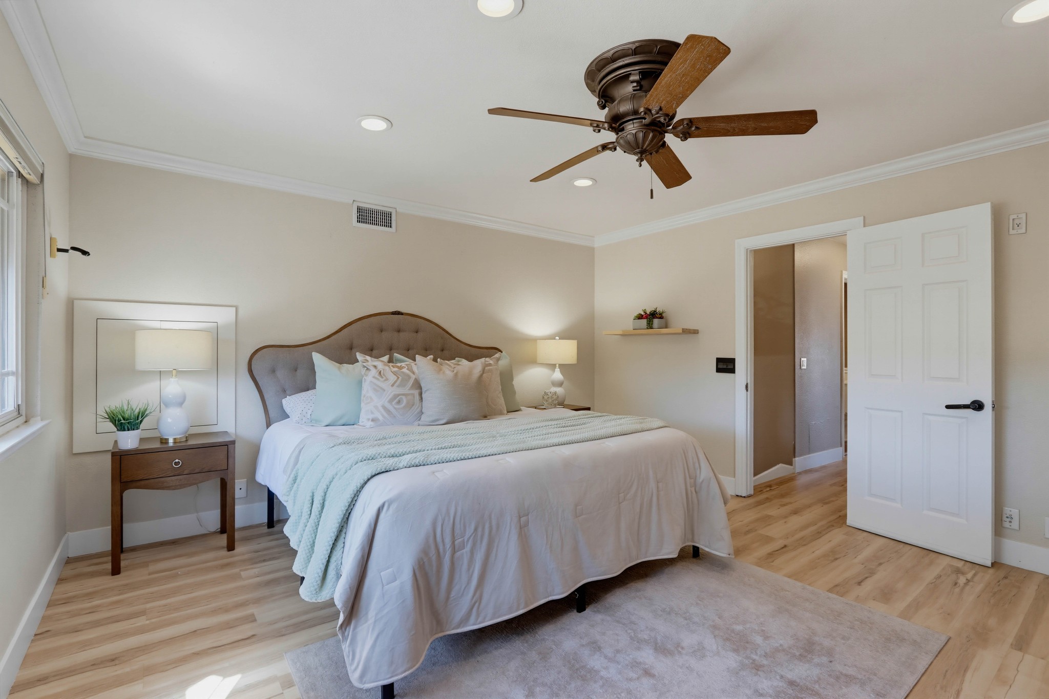 Virtual tour photo 42 of 72 for 5550 E Edgemar Ave