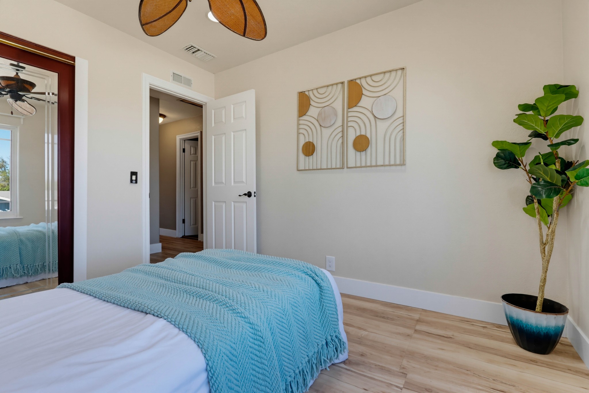 Virtual tour photo 54 of 72 for 5550 E Edgemar Ave