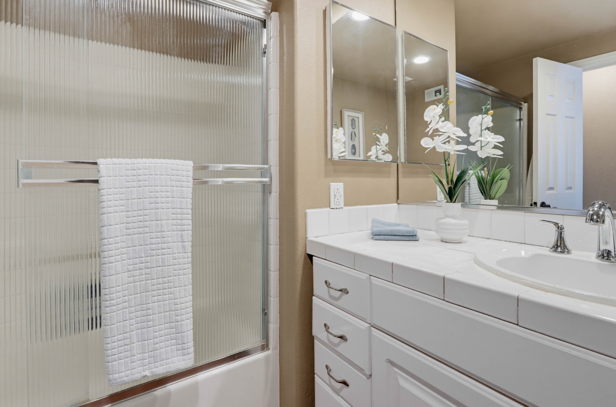 Virtual tour photo 57 of 72 for 5550 E Edgemar Ave