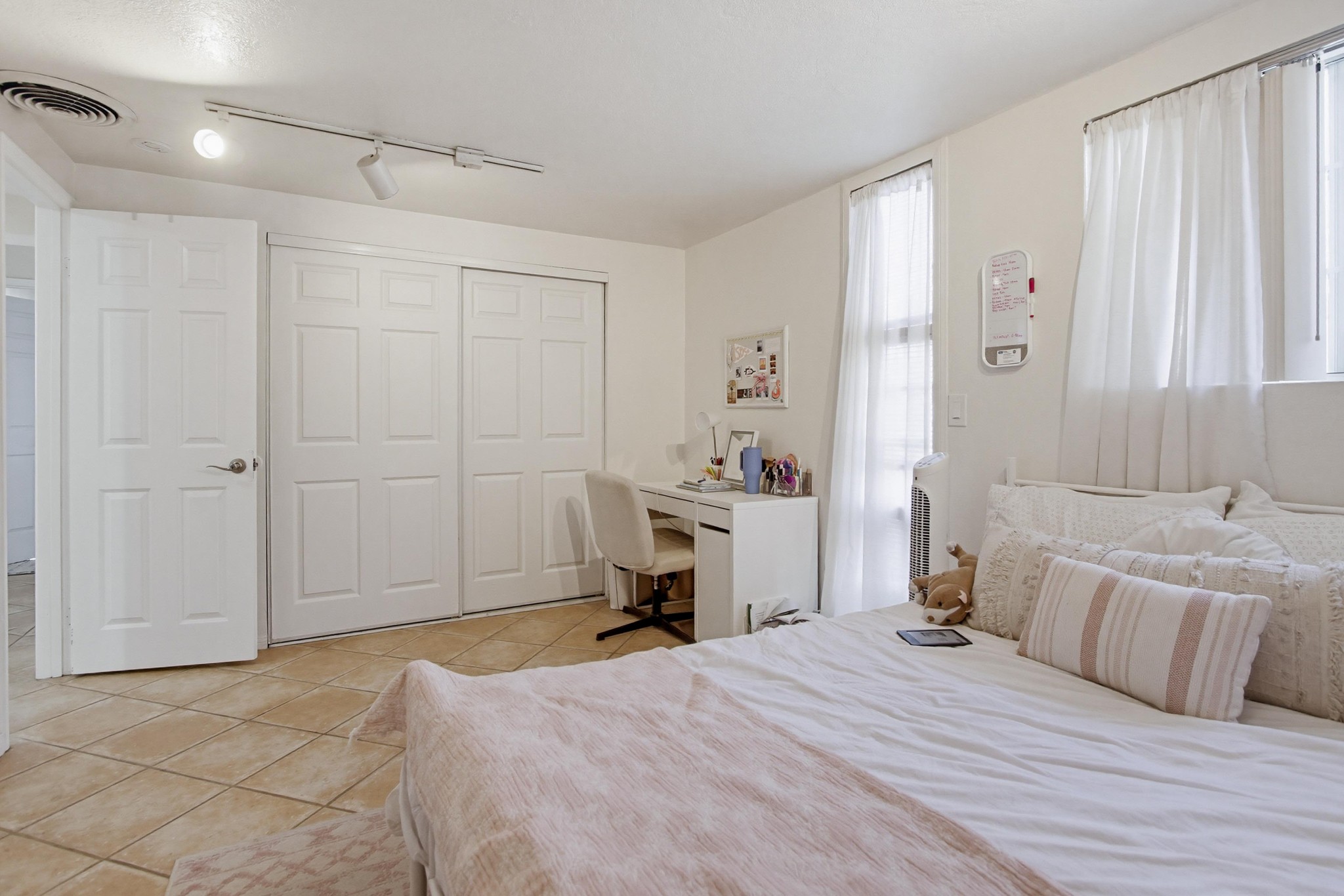 Virtual tour photo 18 of 44 for 5556 Mary Ln Dr
