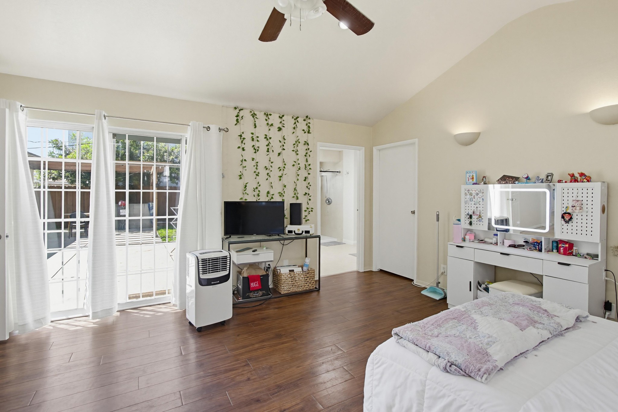 Virtual tour photo 22 of 44 for 5556 Mary Ln Dr