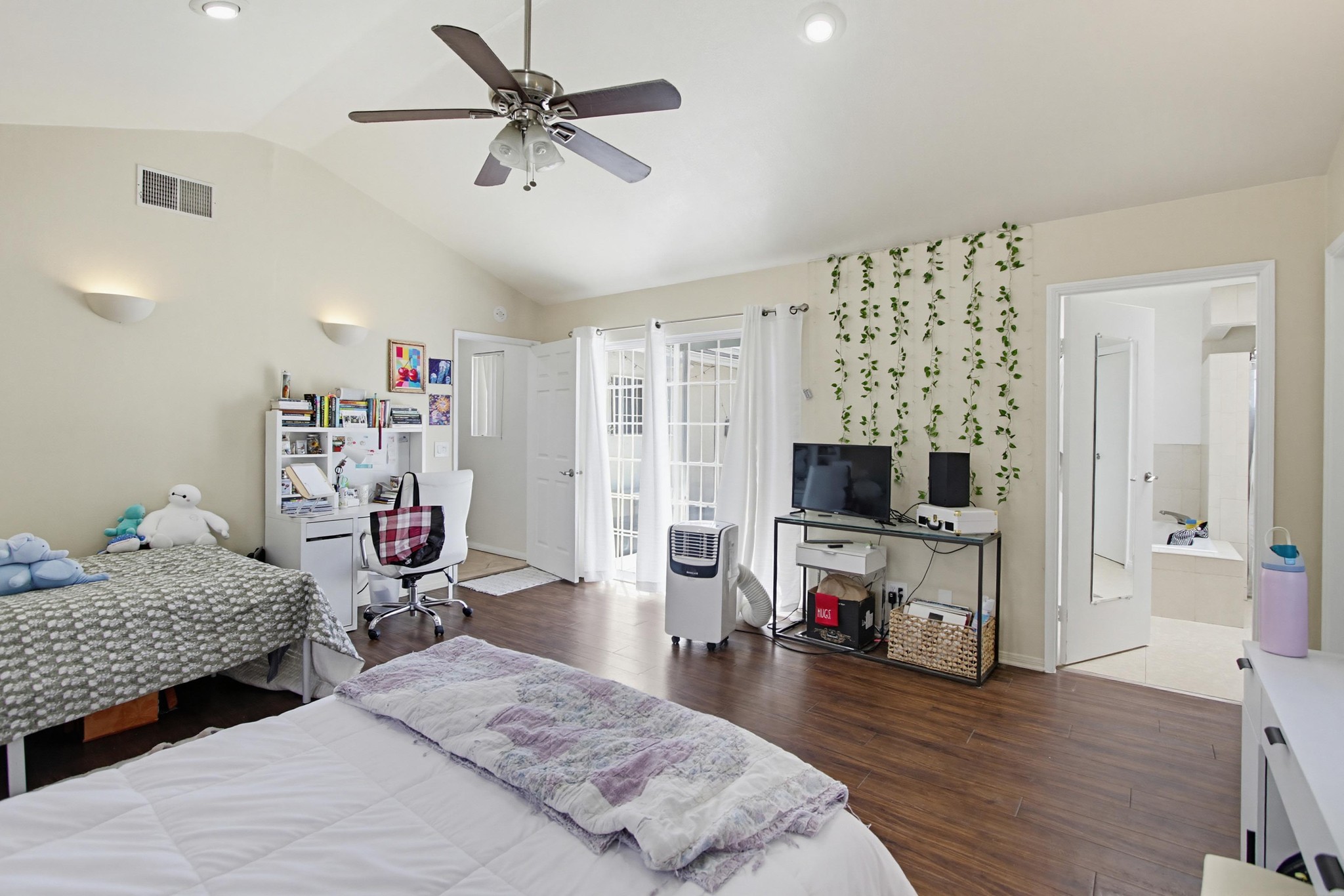 Virtual tour photo 23 of 44 for 5556 Mary Ln Dr