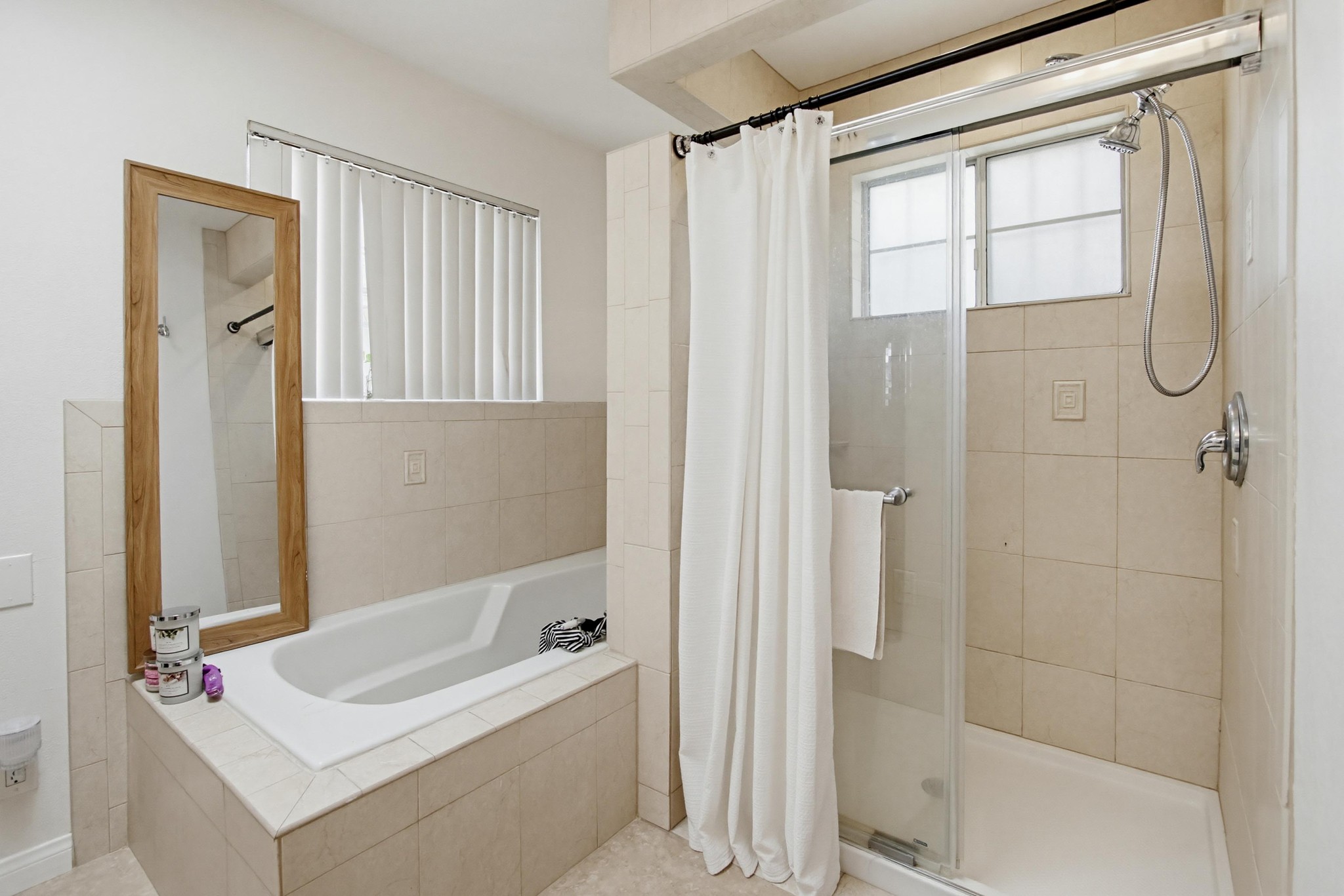 Virtual tour photo 26 of 44 for 5556 Mary Ln Dr