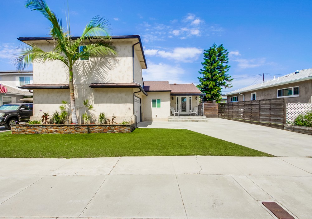Virtual tour photo 4 of 64 for 5576 Elgin Ave