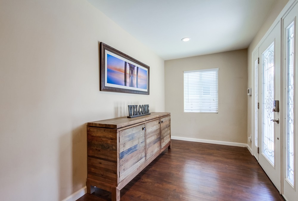 Virtual tour photo 8 of 64 for 5576 Elgin Ave