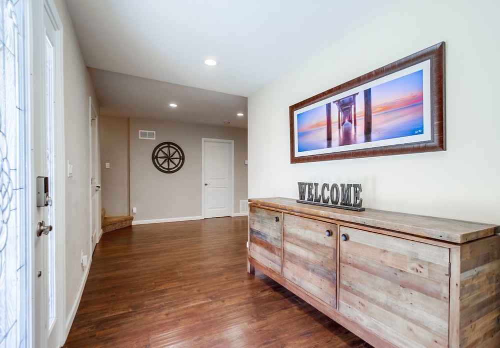 Virtual tour photo 9 of 64 for 5576 Elgin Ave