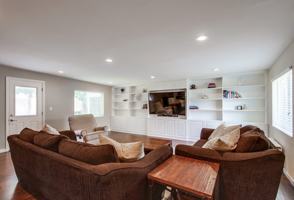 Virtual tour photo 10 of 64 for 5576 Elgin Ave