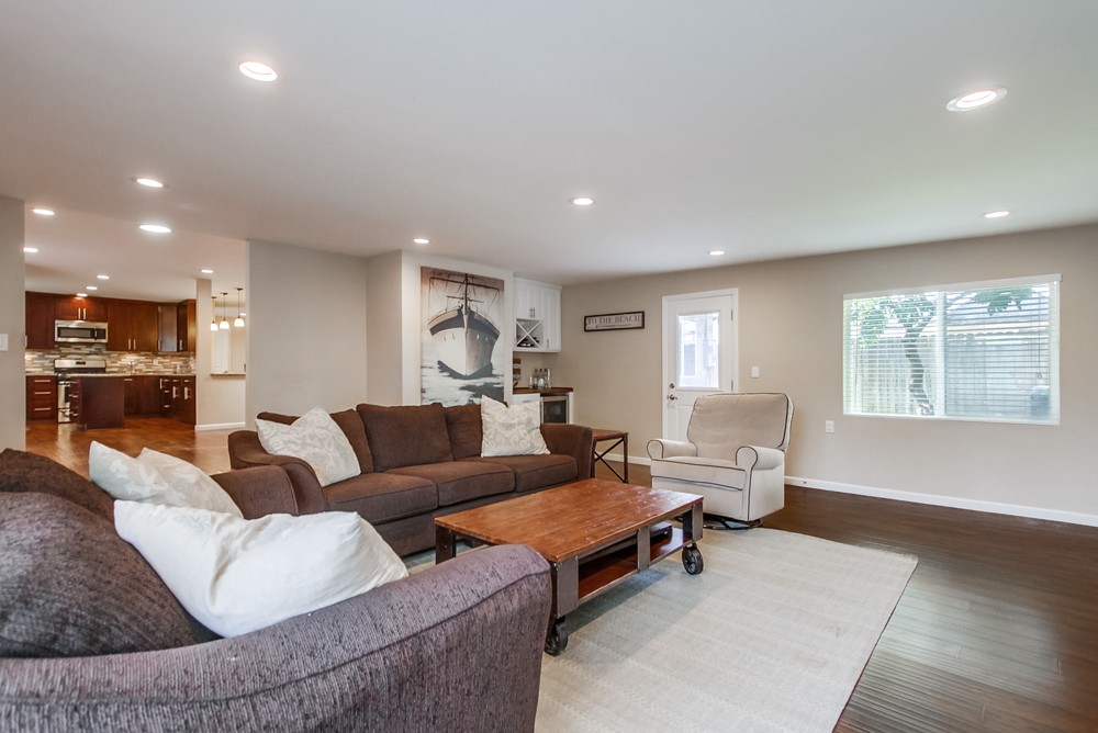 Virtual tour photo 13 of 64 for 5576 Elgin Ave