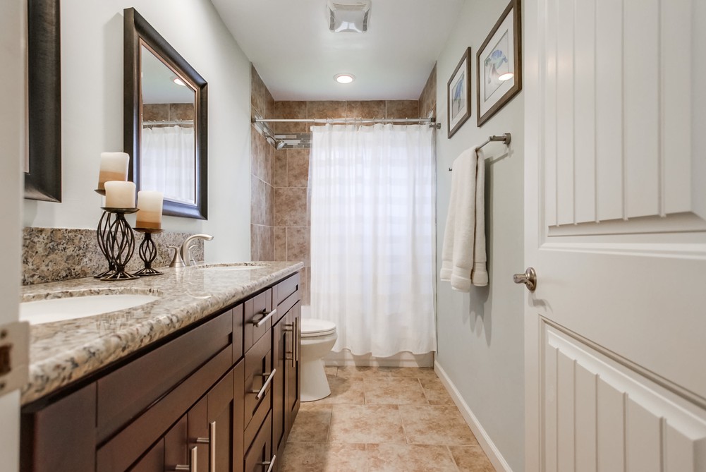 Virtual tour photo 30 of 64 for 5576 Elgin Ave