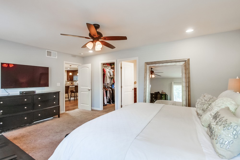 Virtual tour photo 35 of 64 for 5576 Elgin Ave