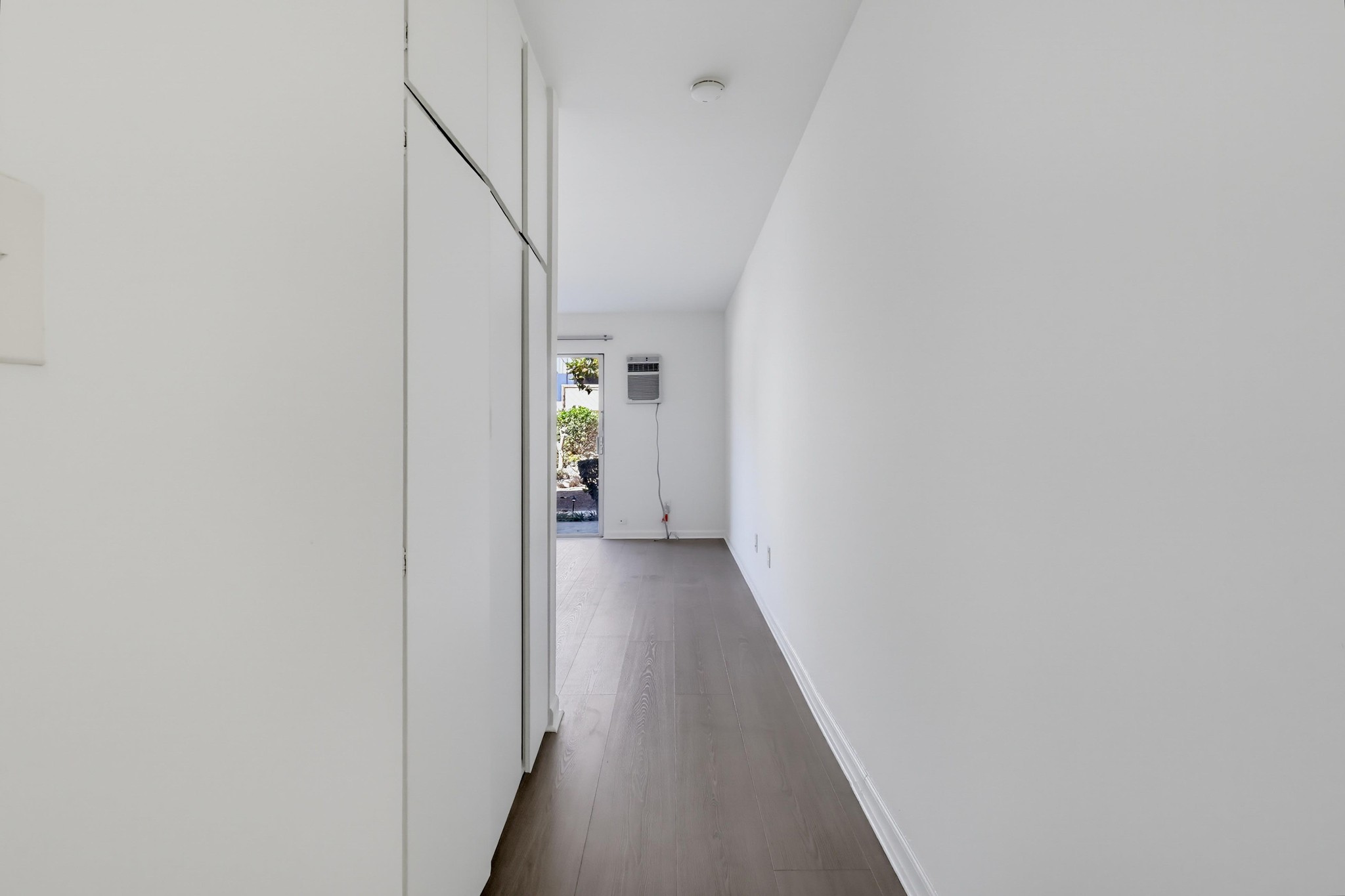 Virtual tour photo 7 of 47 for 5585 E Pacific Coast Hwy #107