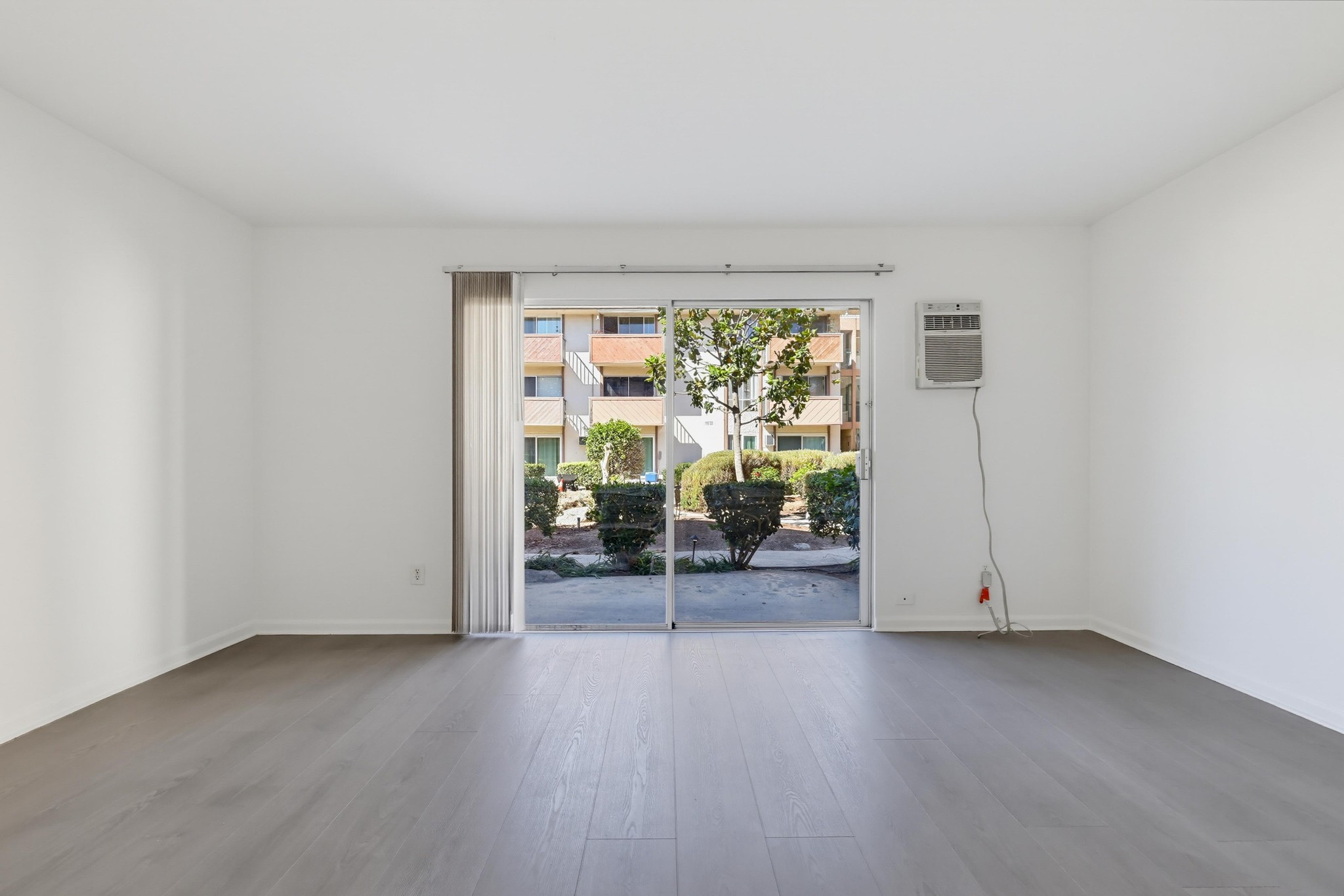 Virtual tour photo 9 of 47 for 5585 E Pacific Coast Hwy #107