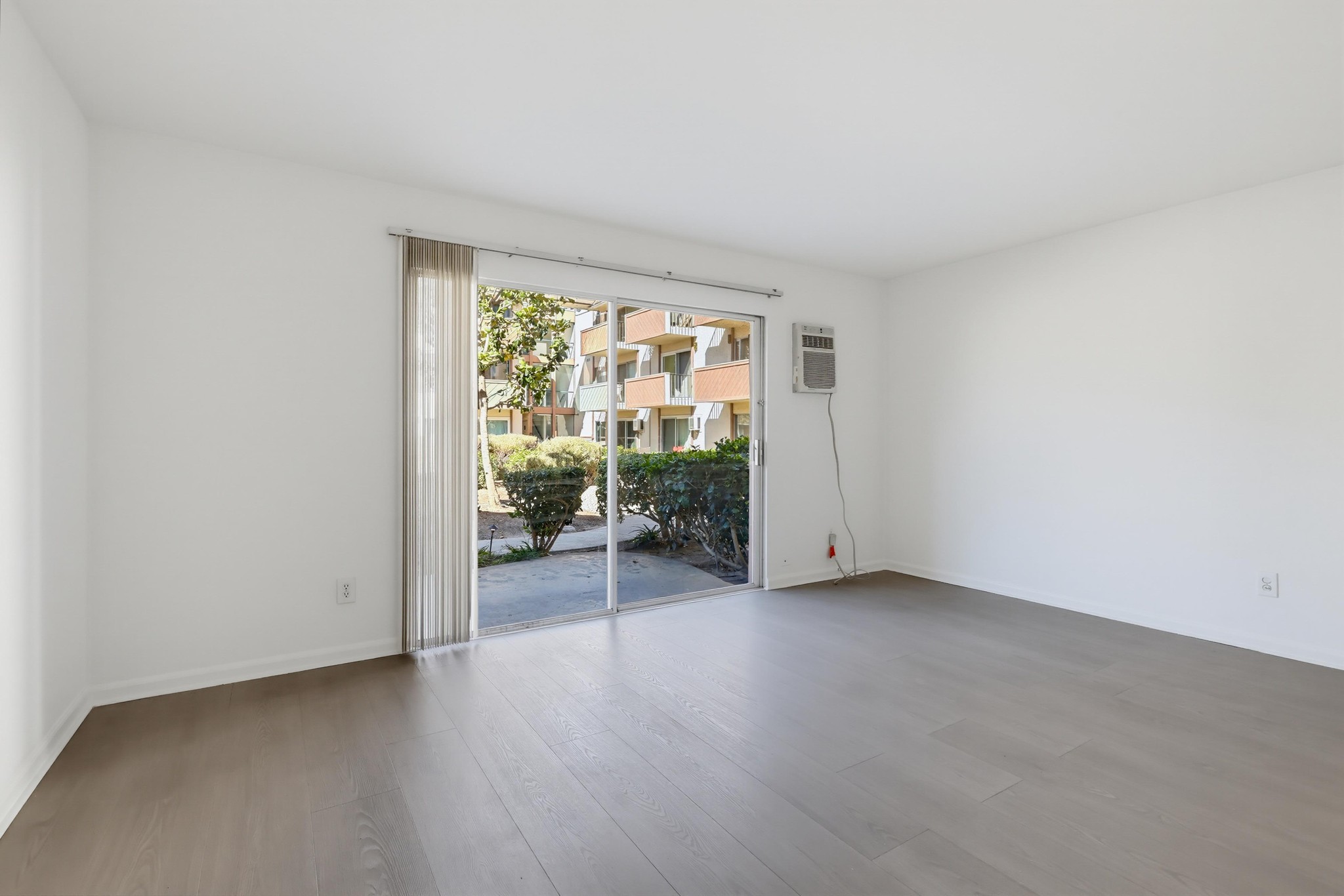 Virtual tour photo 10 of 47 for 5585 E Pacific Coast Hwy #107