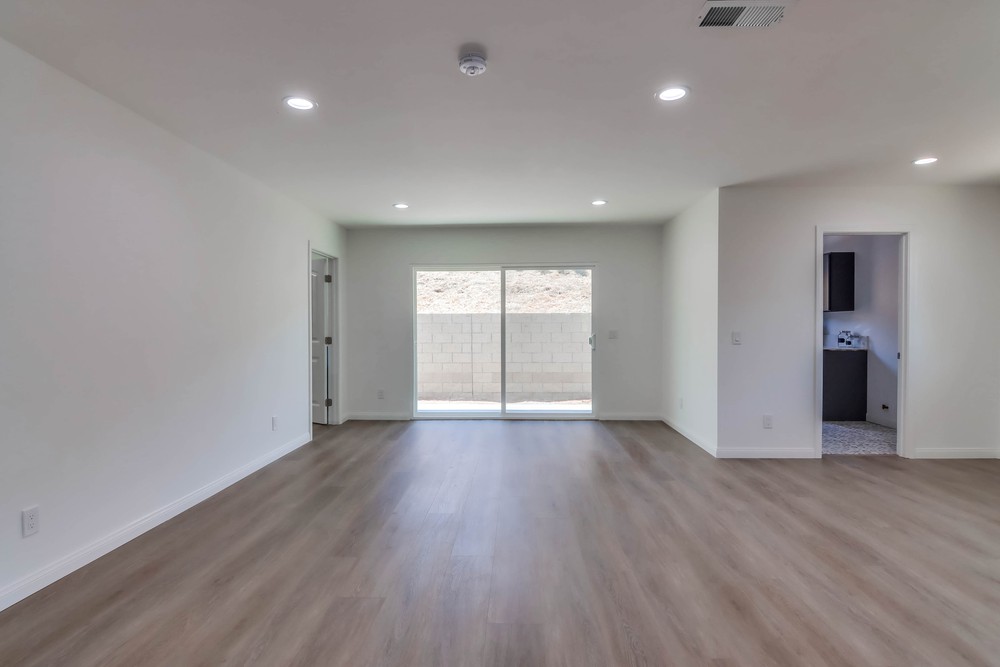 Virtual tour photo 20 of 48 for 5597 Hamill Ave