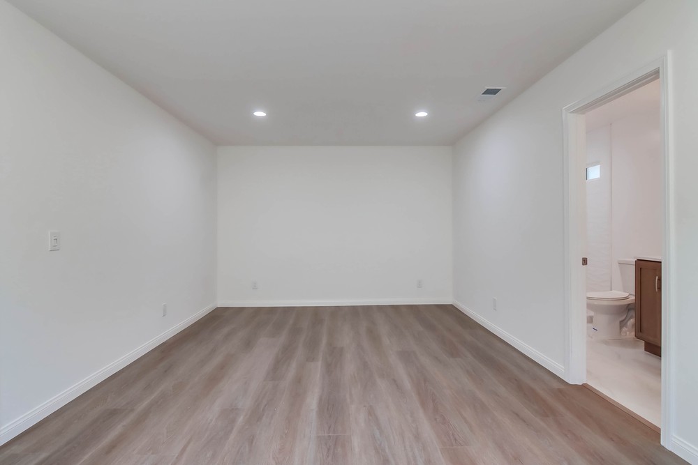 Virtual tour photo 34 of 48 for 5597 Hamill Ave