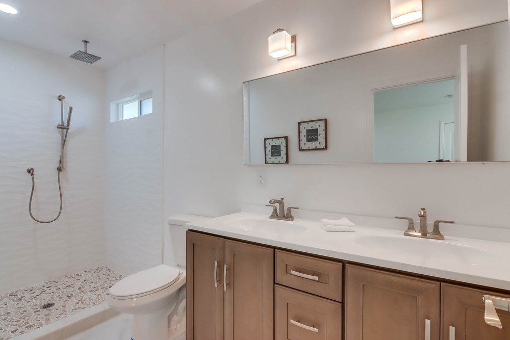 Virtual tour photo 35 of 48 for 5597 Hamill Ave