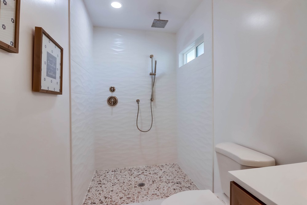 Virtual tour photo 36 of 48 for 5597 Hamill Ave