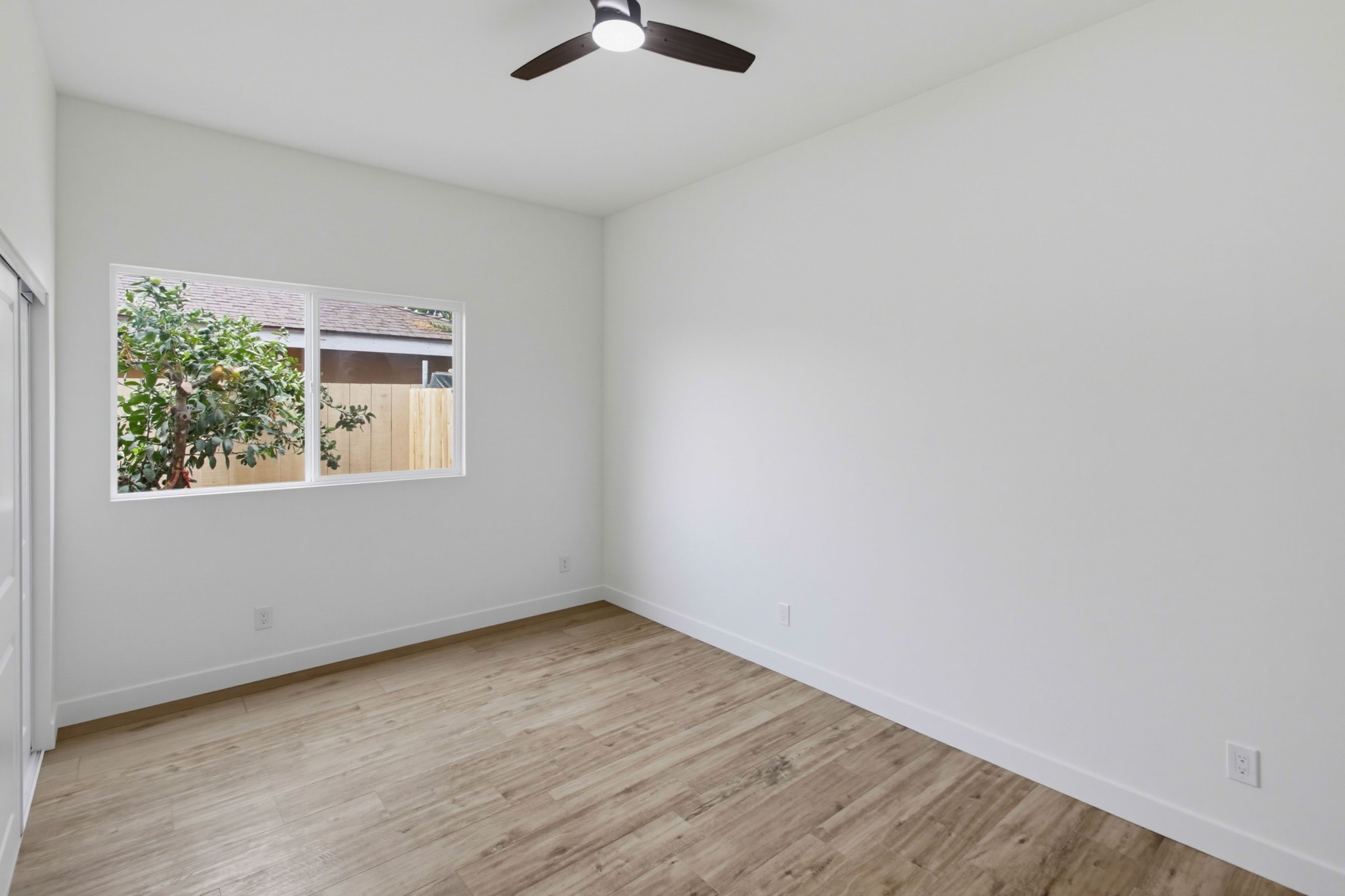 Virtual tour photo 16 of 32 for 560 F St