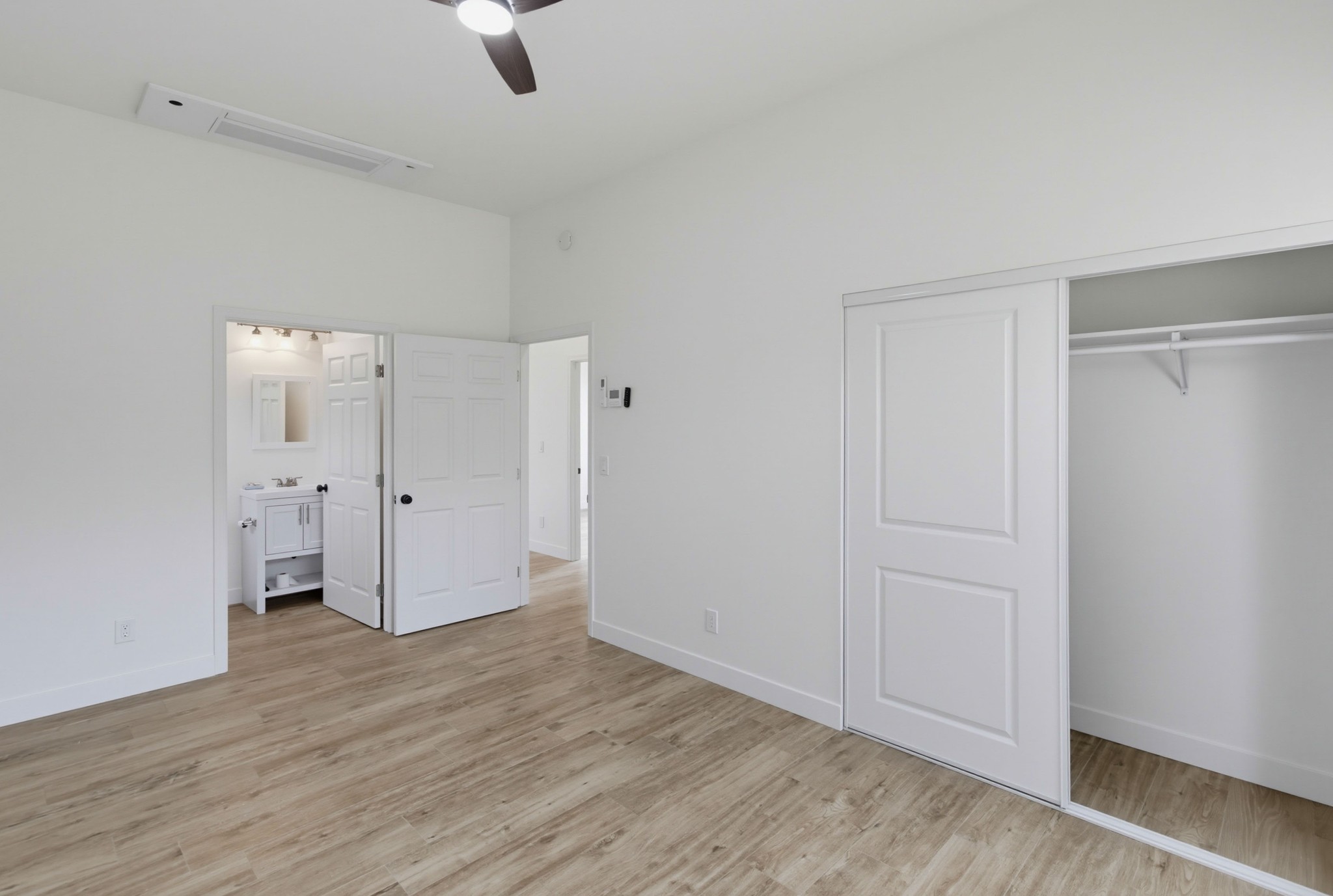 Virtual tour photo 19 of 32 for 560 F St
