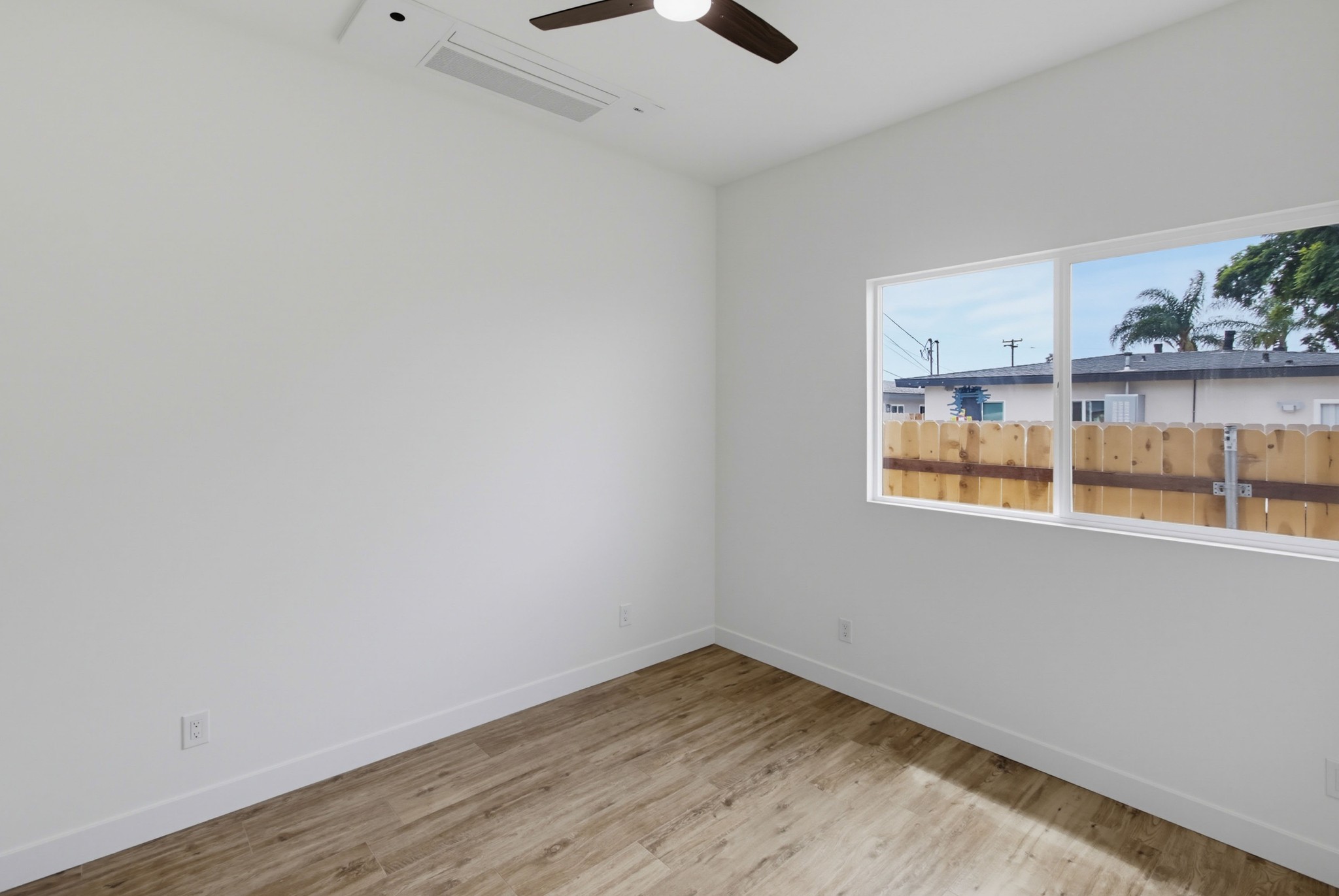 Virtual tour photo 22 of 32 for 560 F St