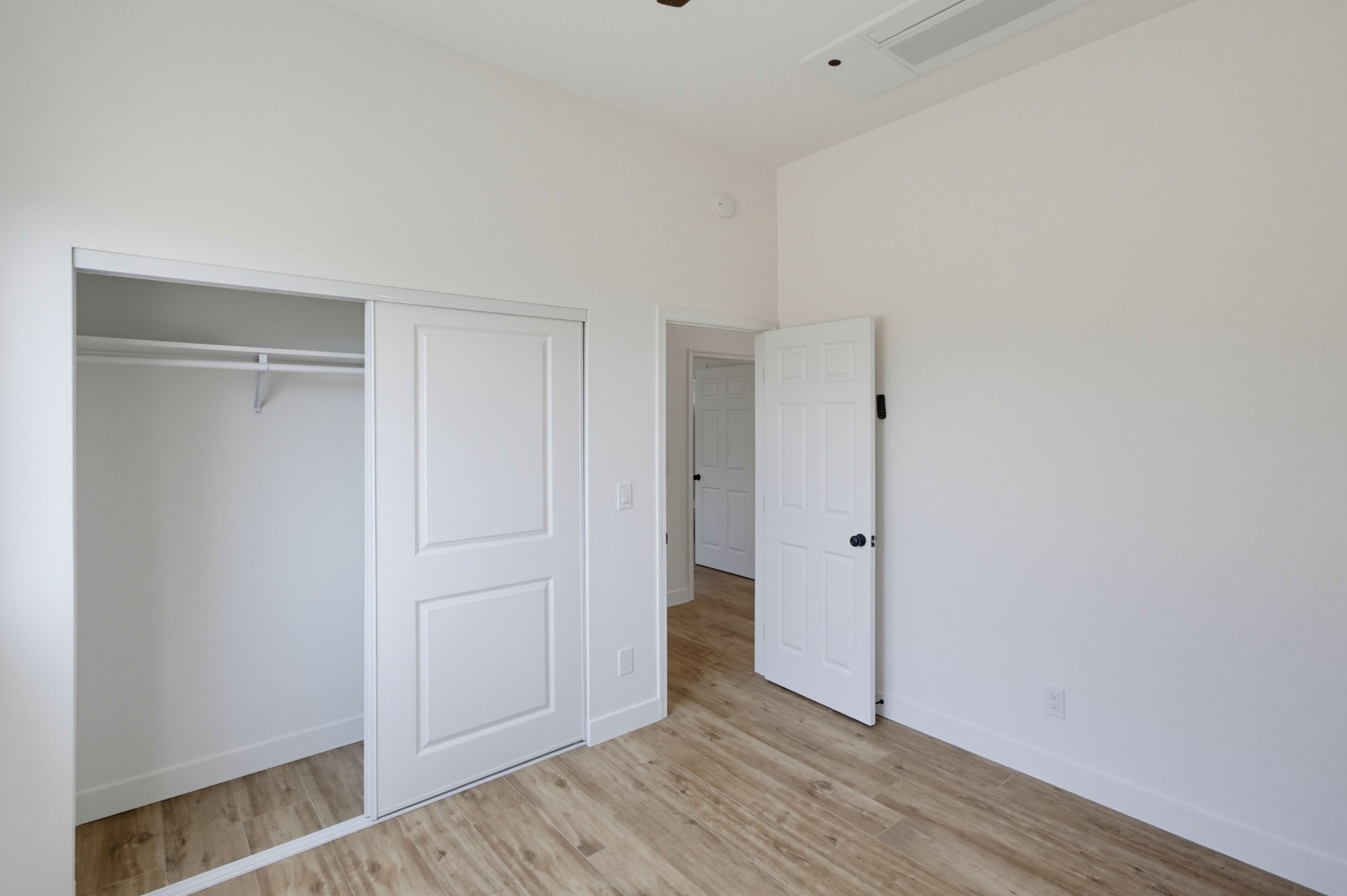 Virtual tour photo 27 of 32 for 560 F St