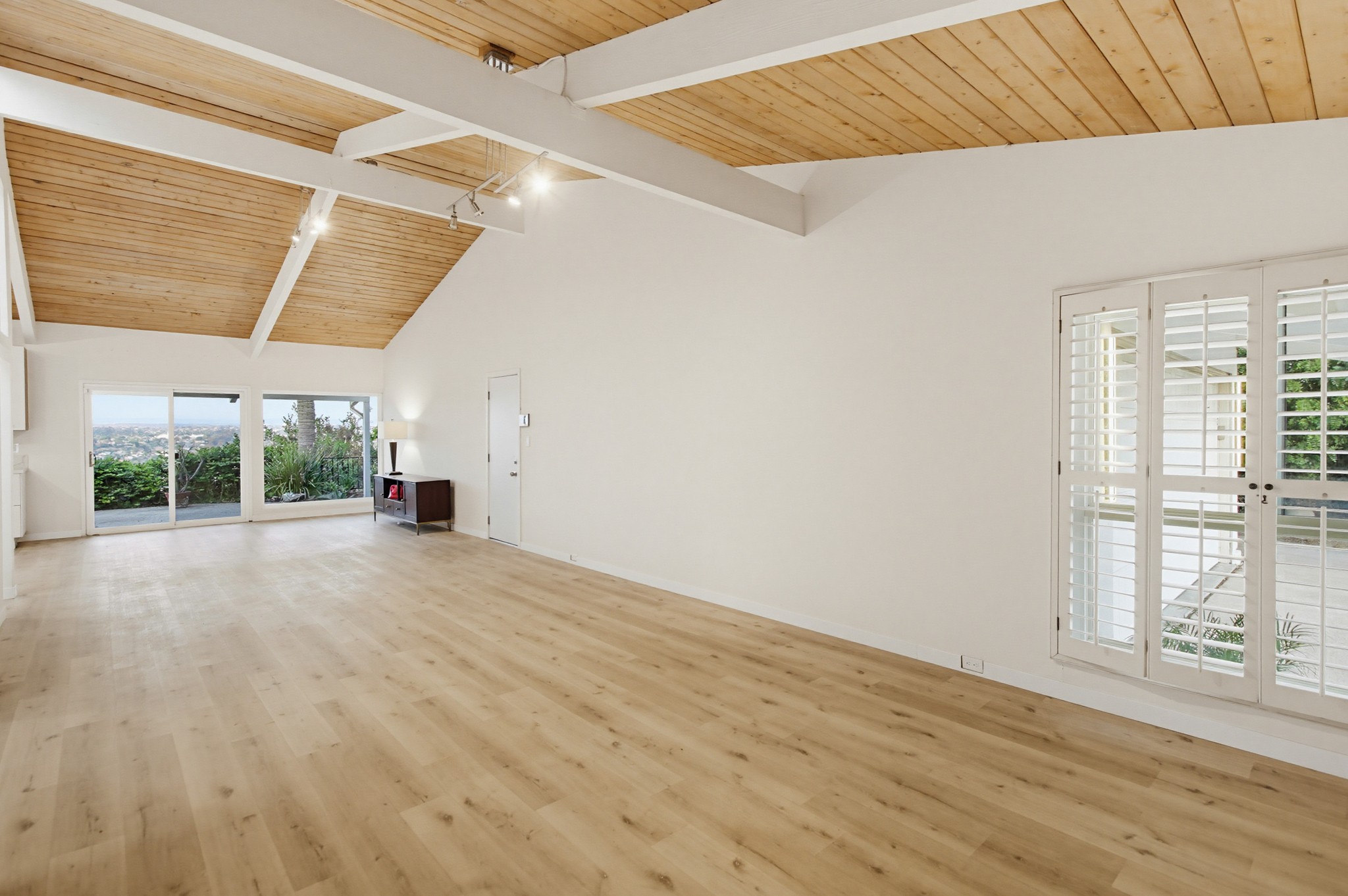 Virtual tour photo 21 of 81 for 5605 Soledad Mountain Rd
