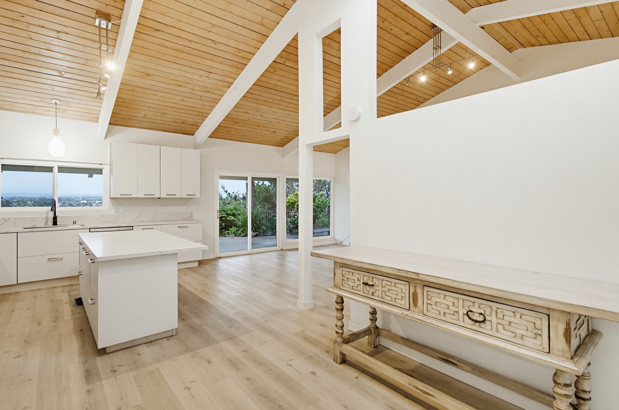 Virtual tour photo 37 of 81 for 5605 Soledad Mountain Rd