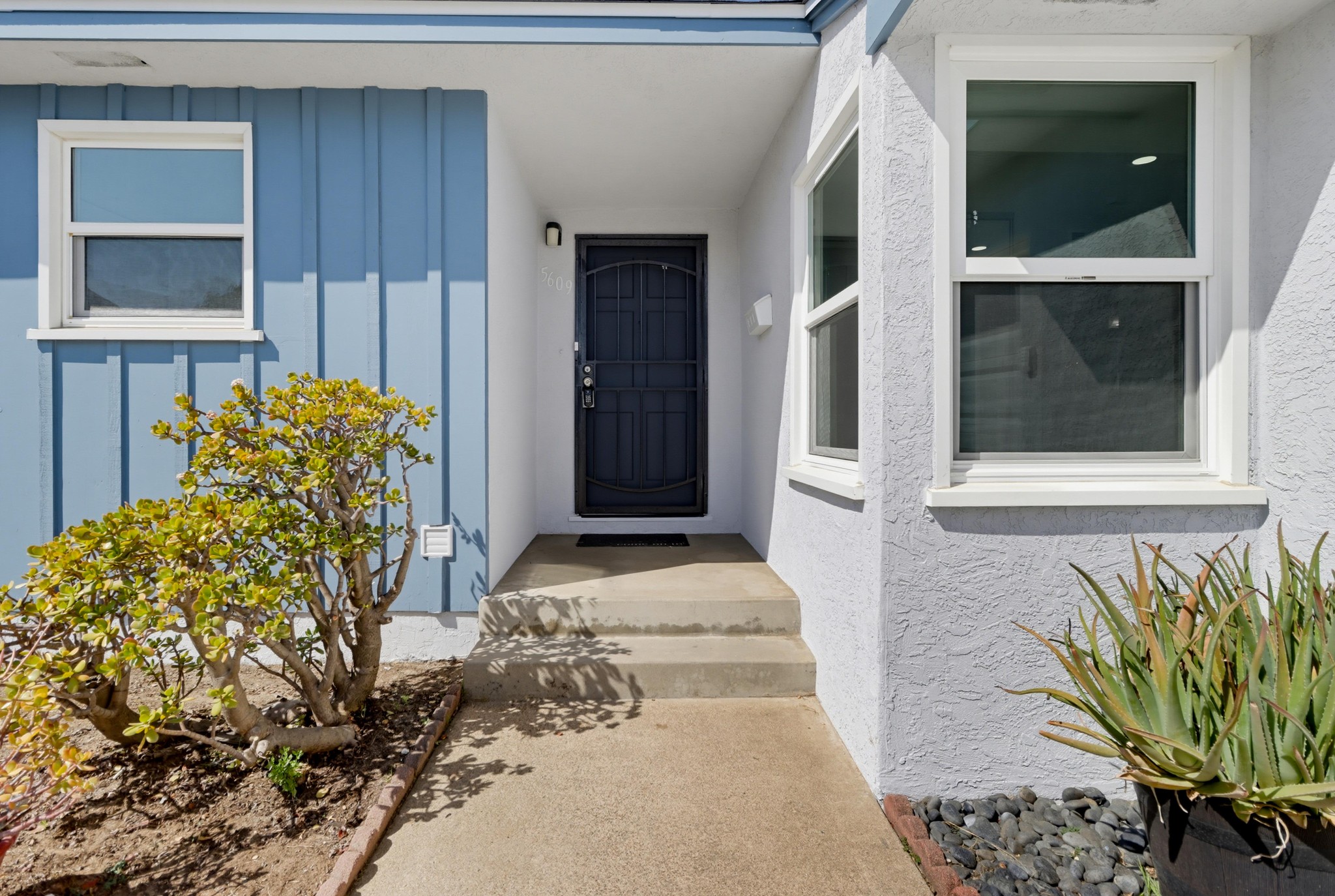 Virtual tour photo 7 of 41 for 5609 Barclay Ave