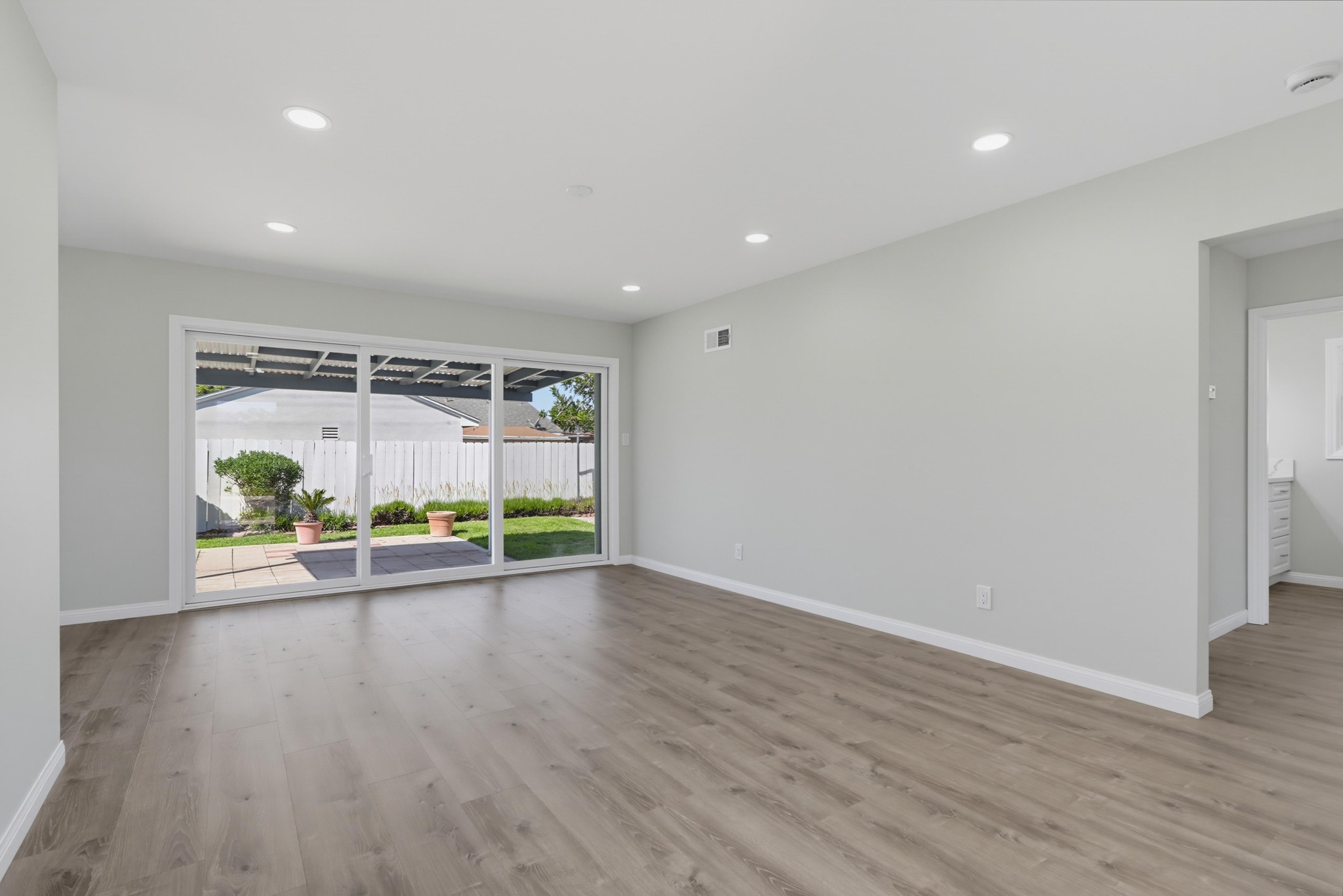 Virtual tour photo 8 of 41 for 5609 Barclay Ave