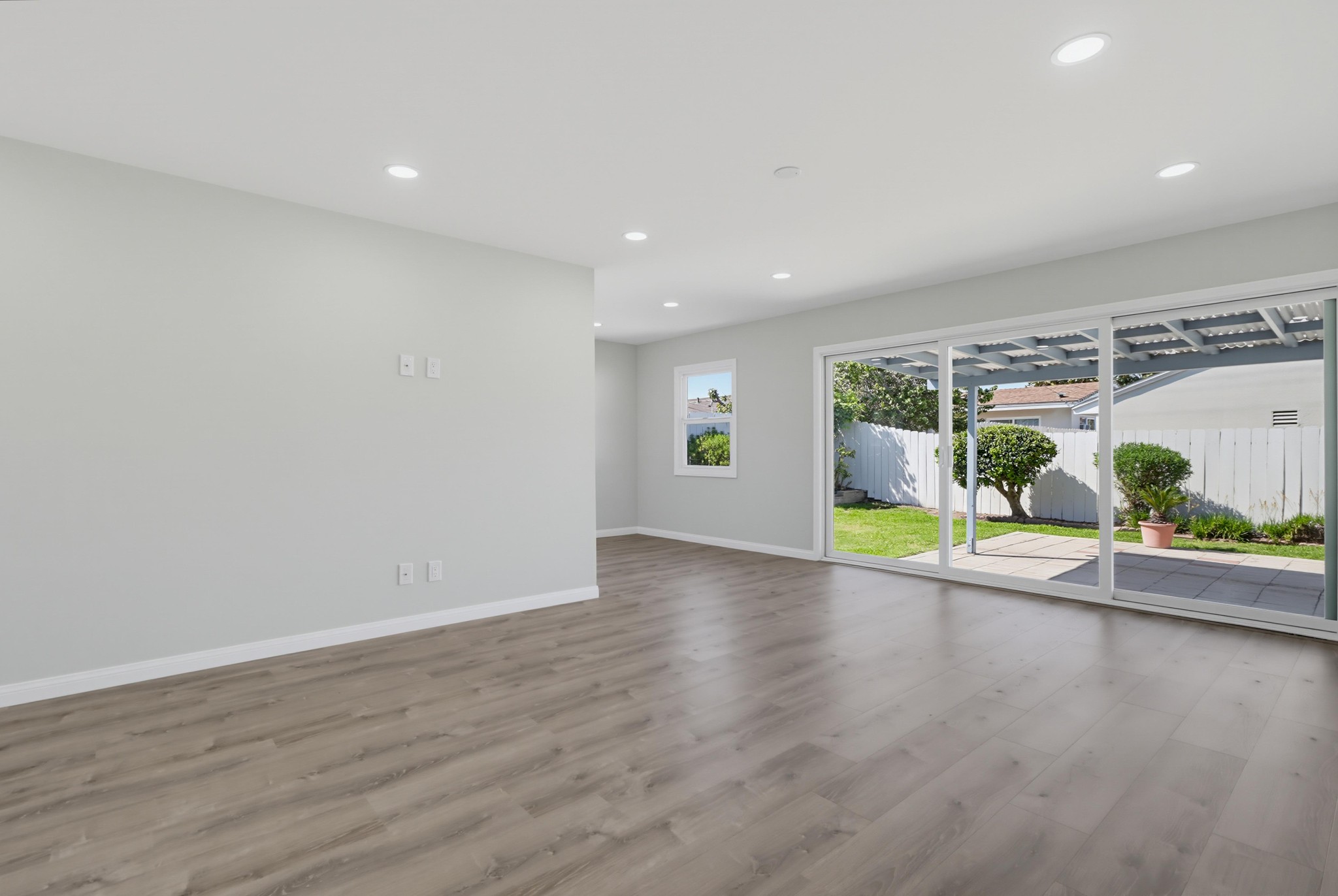 Virtual tour photo 9 of 41 for 5609 Barclay Ave